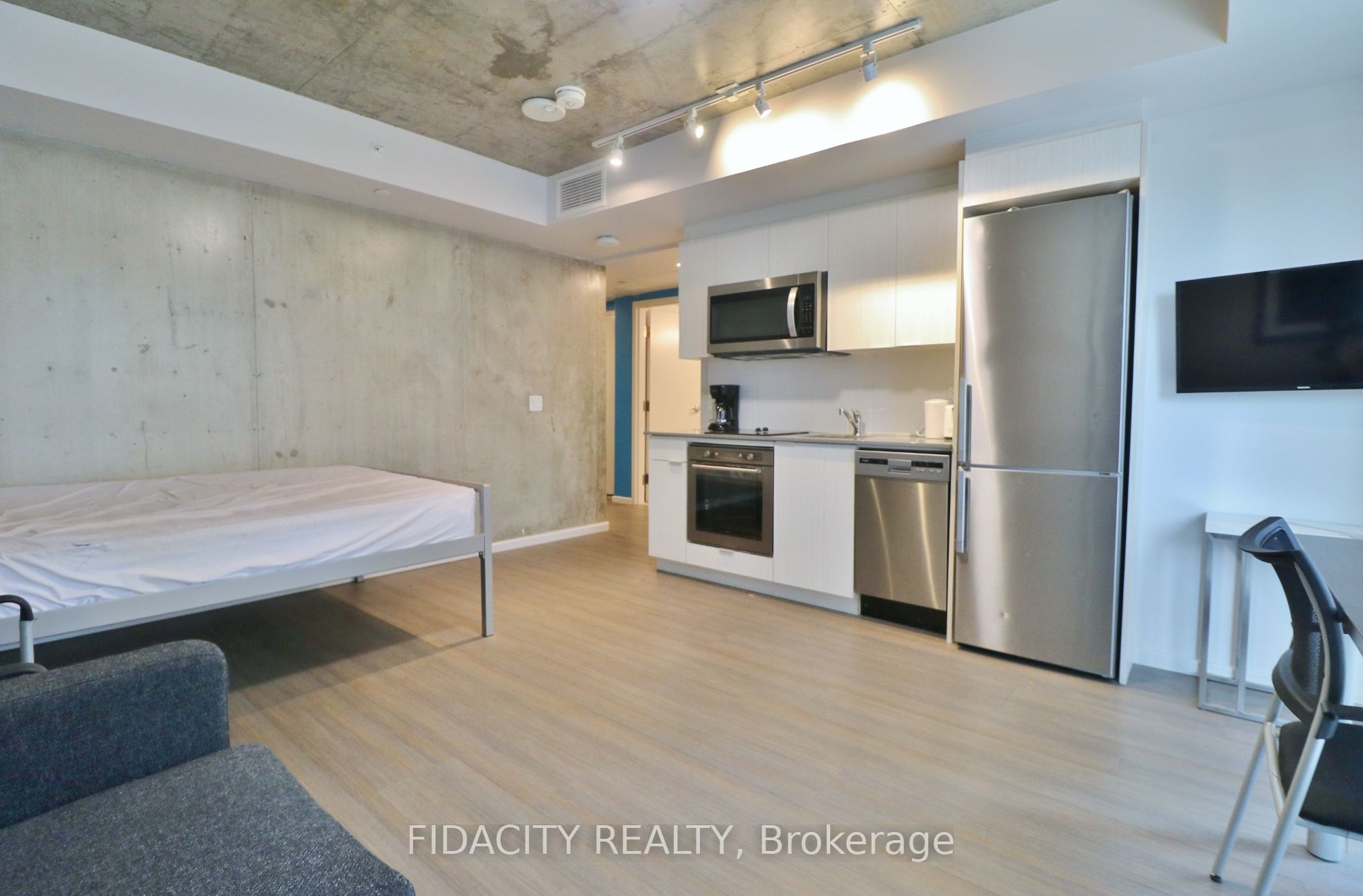 105 Champagne Avenue S 2018, Dows Lake - Civic Hospital and Area, ON K1S 5E5 photo 3