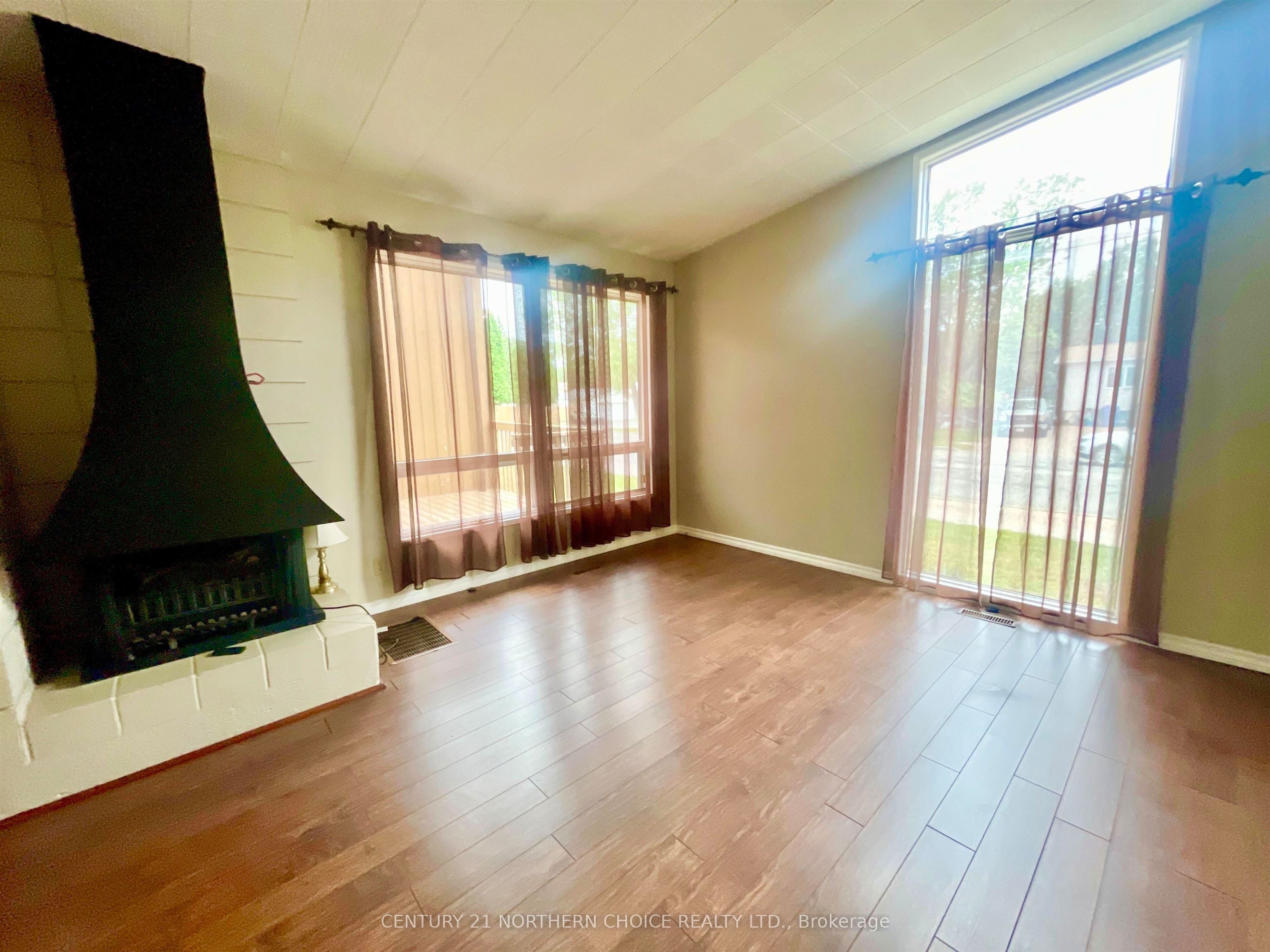 133 Memorial Avenue, Dryden, ON P8N 2M4 photo 3