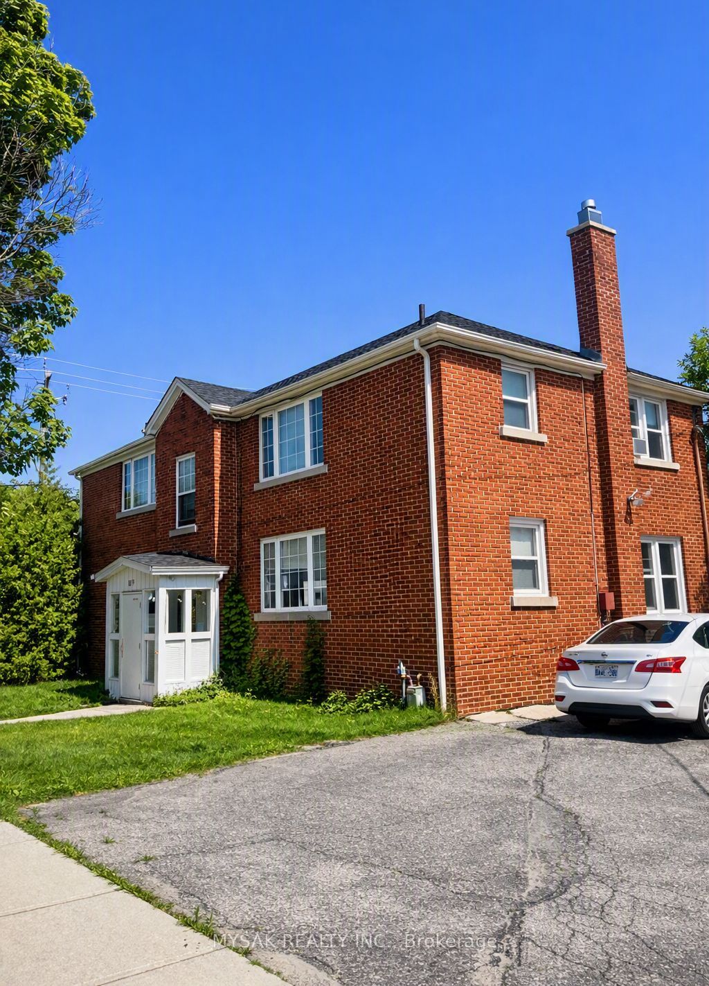 169 Chapel Street, Kitchener, ON N2H 2T8 photo 3