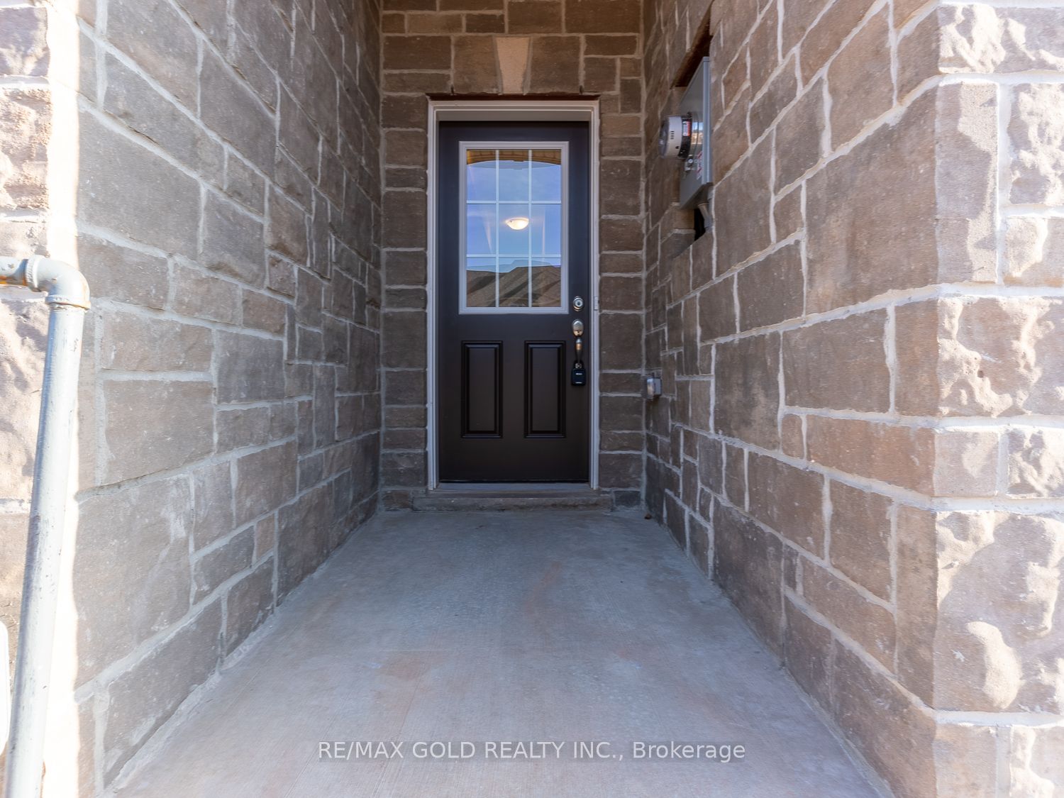 93 PINOT Crescent, Hamilton, ON L8E 0J9 photo 3