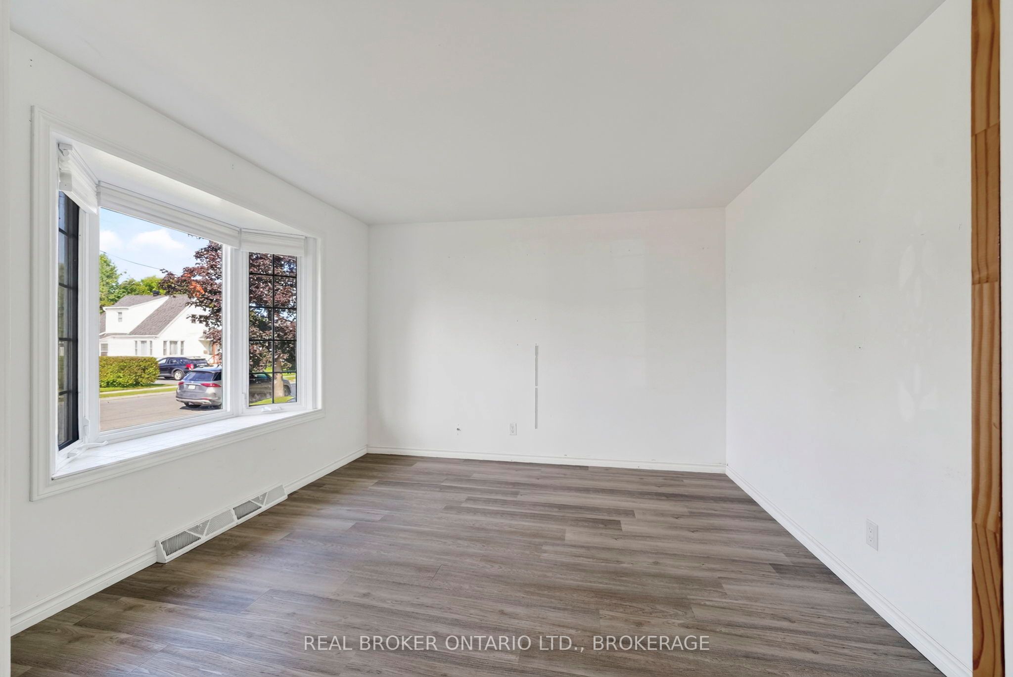 48 Bryden Avenue, Cornwall, ON K6H 5M5 photo 3