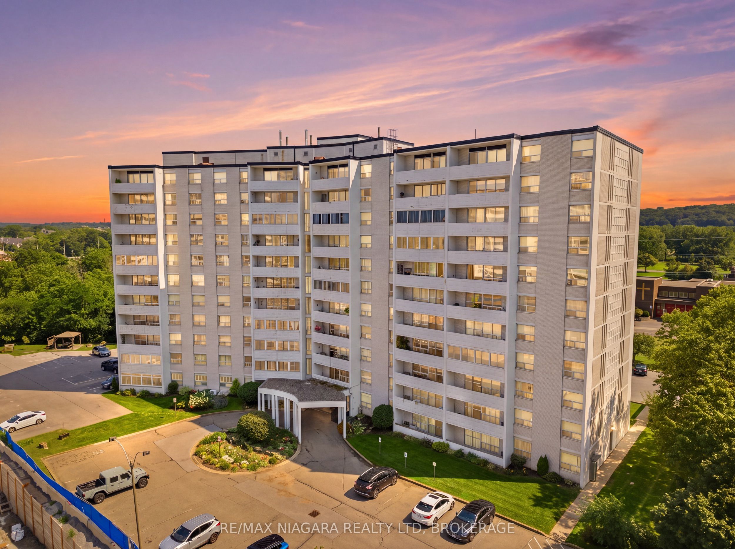 35 Towering Heights Boulevard 102, St. Catharines, ON L2T 3G8