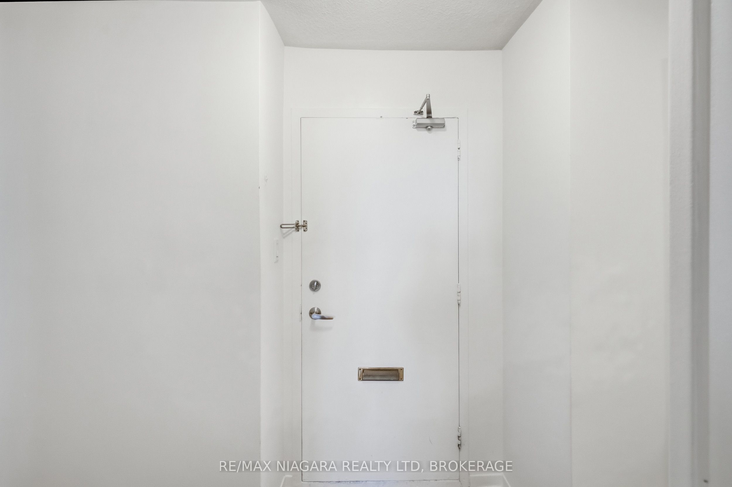 35 Towering Heights Boulevard 102, St. Catharines, ON L2T 3G8 photo 3