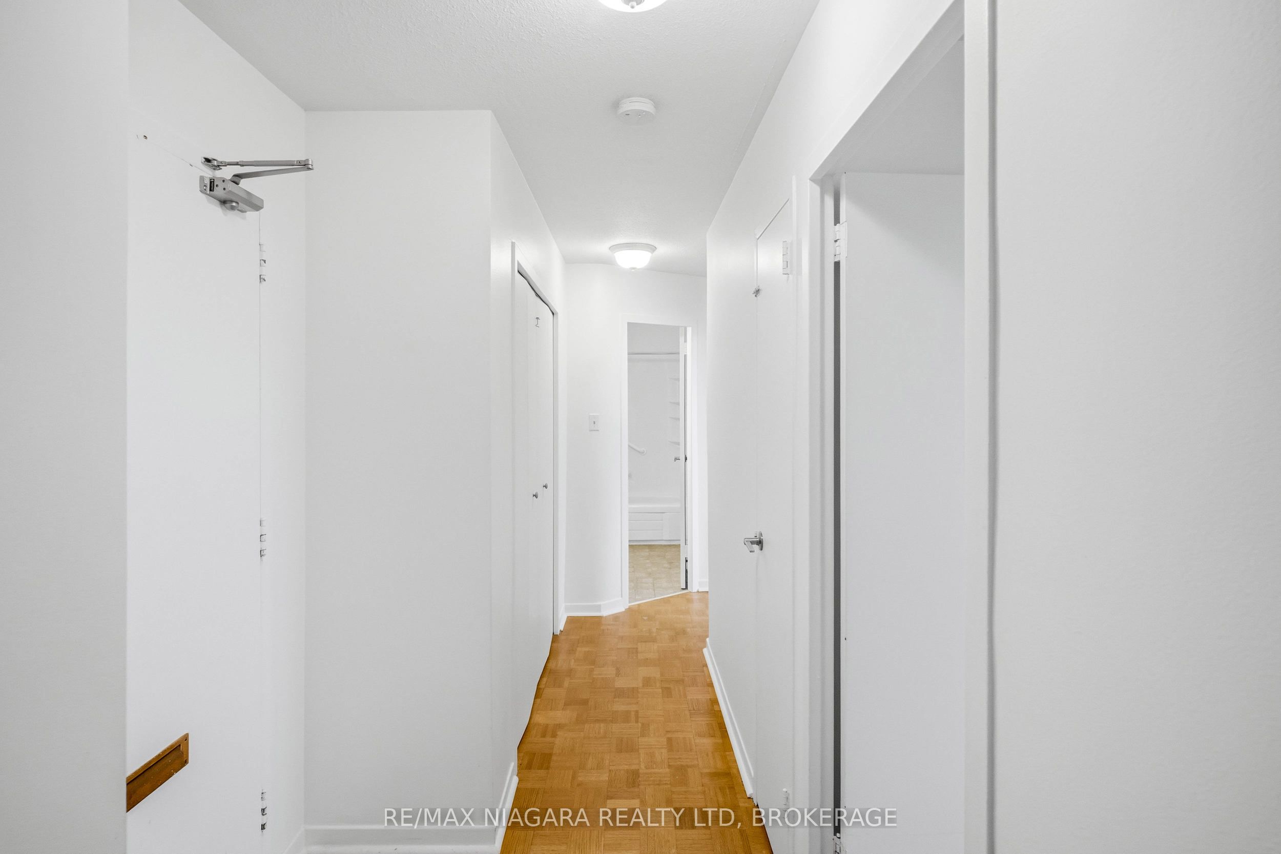 35 Towering Heights Boulevard 102, St. Catharines, ON L2T 3G8 photo 4