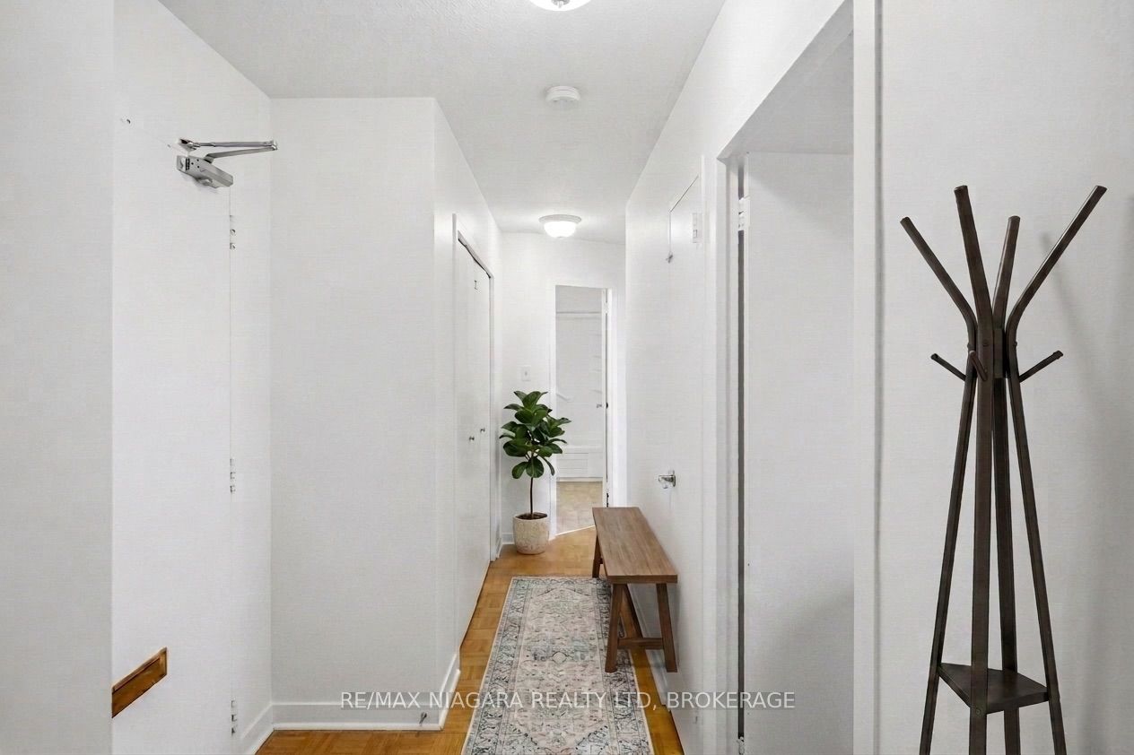 35 Towering Heights Boulevard 102, St. Catharines, ON L2T 3G8 photo 5