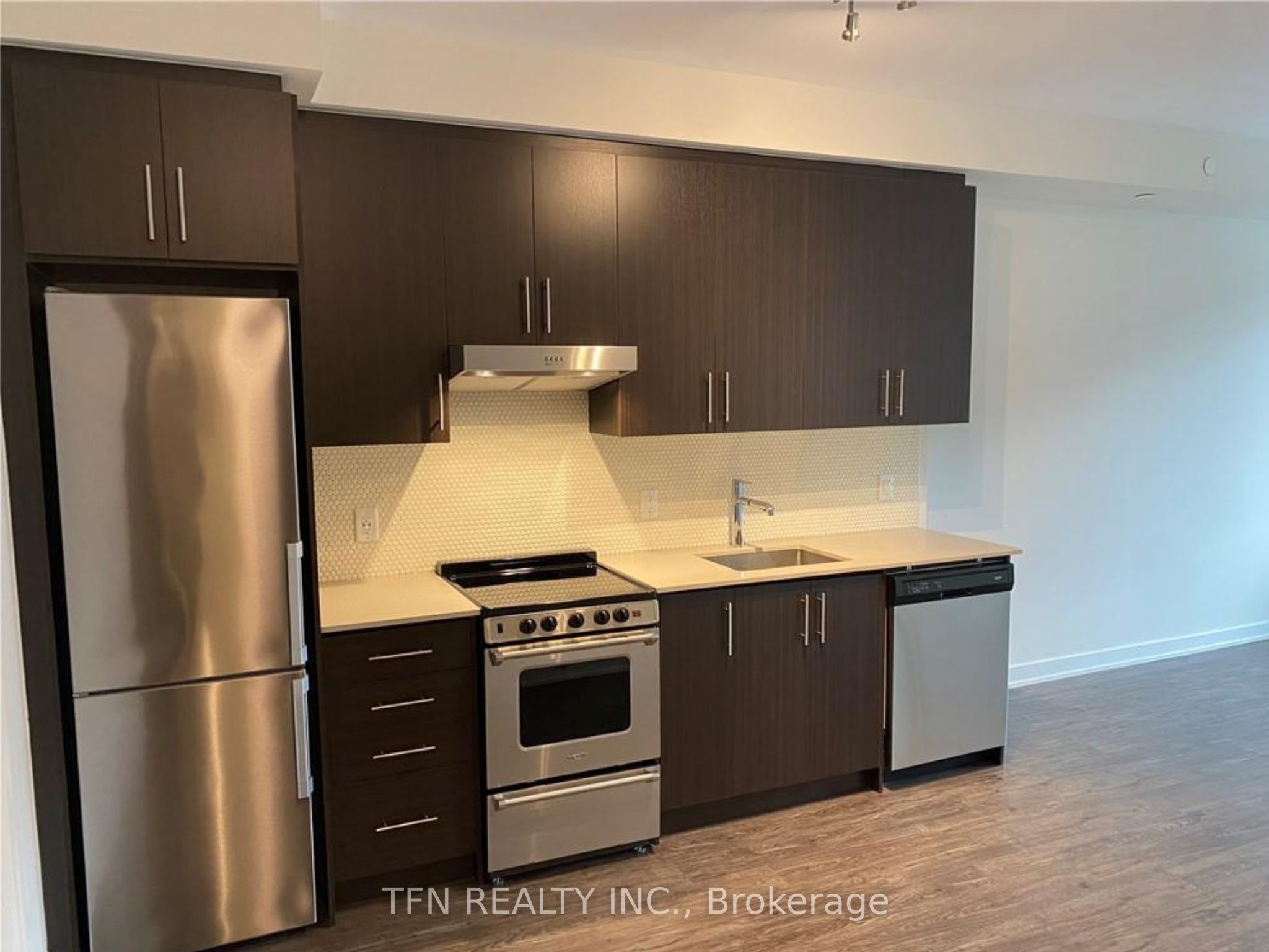 212 King William Street 910, Hamilton, ON L8R 0A7 photo 2