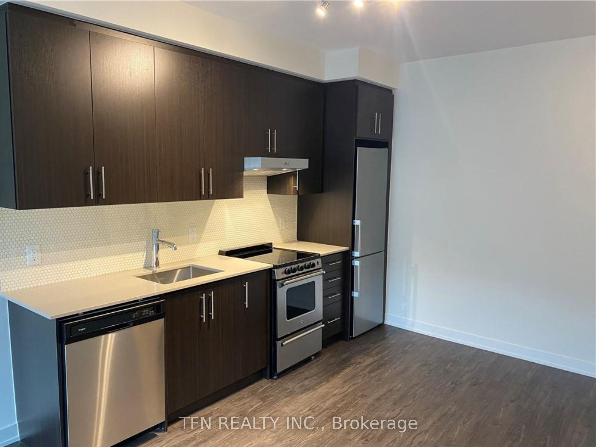 212 King William Street 910, Hamilton, ON L8R 0A7 photo 3