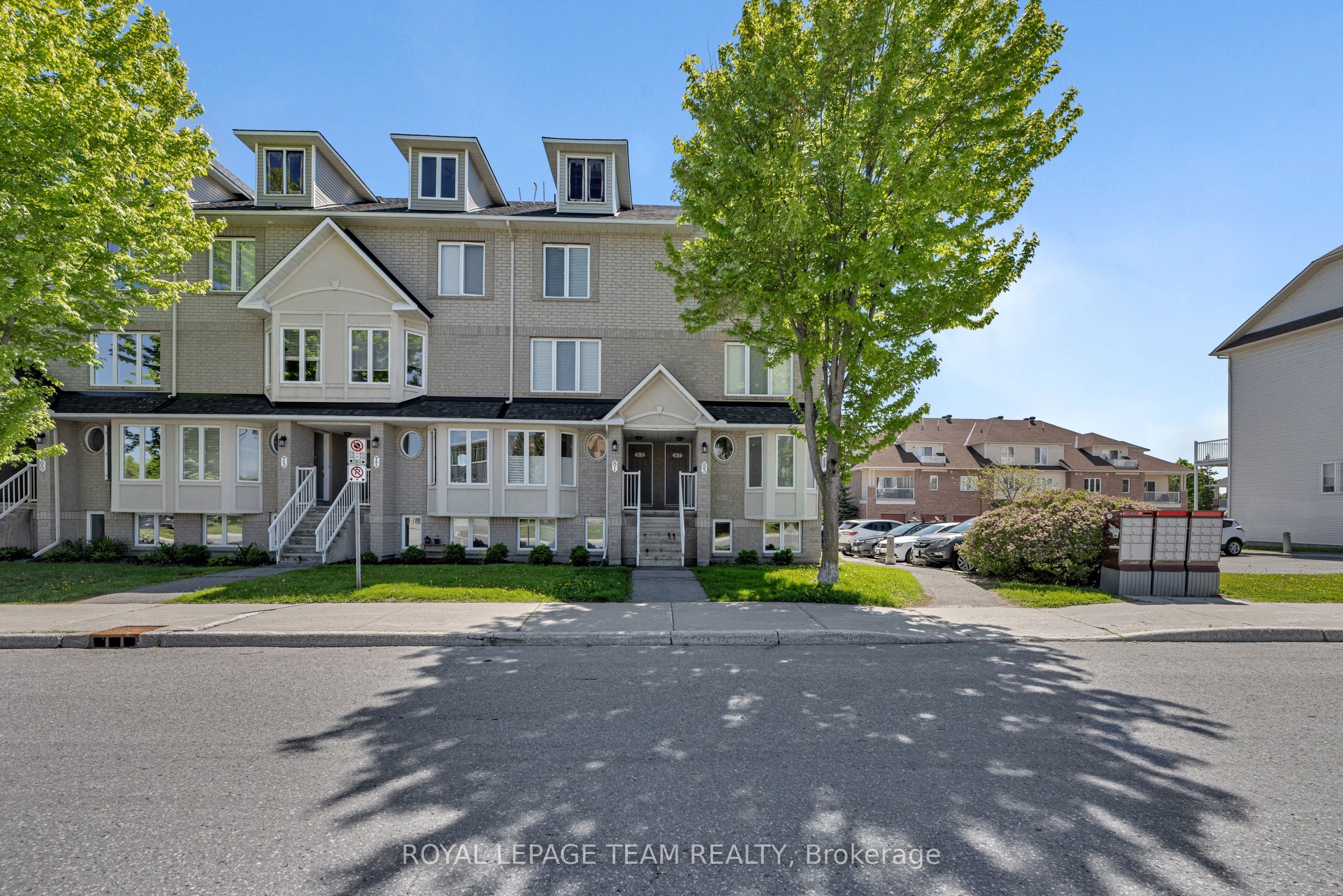 85 Cresthaven Drive, Barrhaven, ON K2G 6T9 photo 3