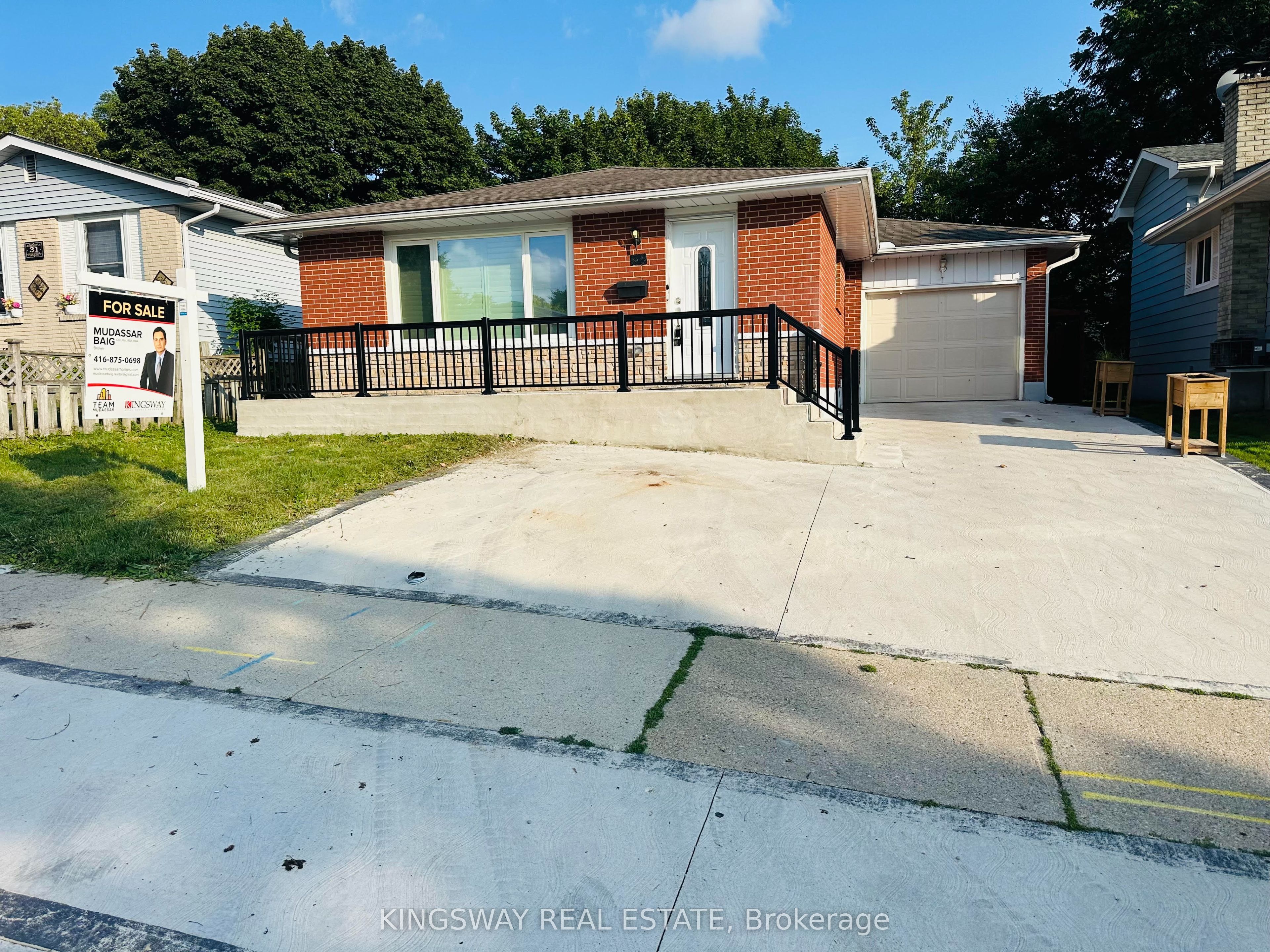 35 Silver Aspen Crescent, Kitchener, ON N2N 1H5 photo 2