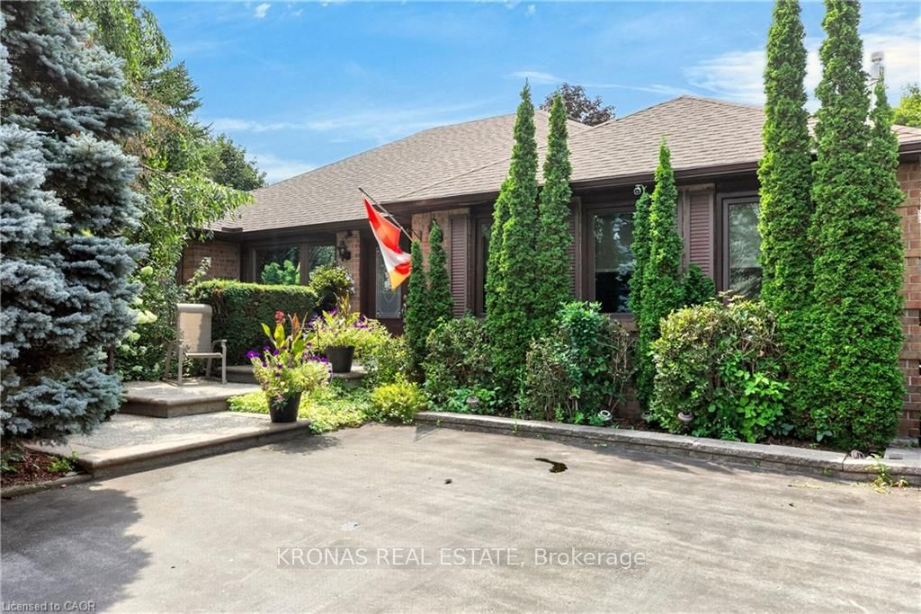 376 Melanie Crescent, Hamilton, ON L9G 4B2