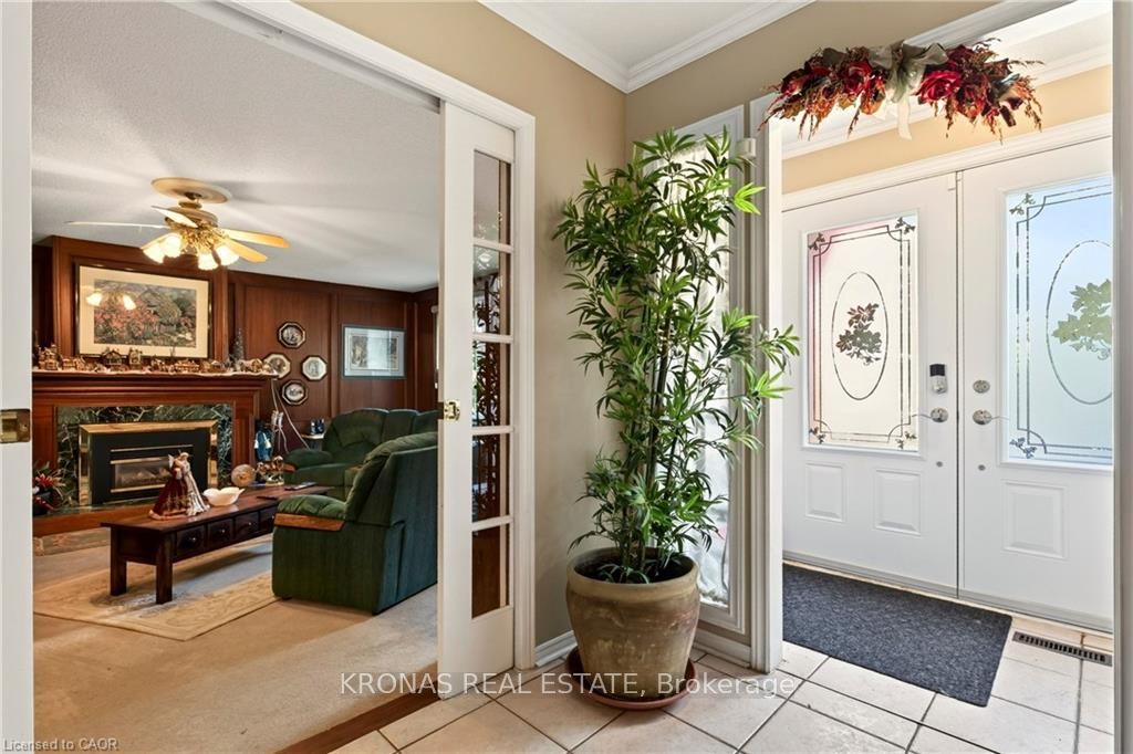 376 Melanie Crescent, Hamilton, ON L9G 4B2 photo 2