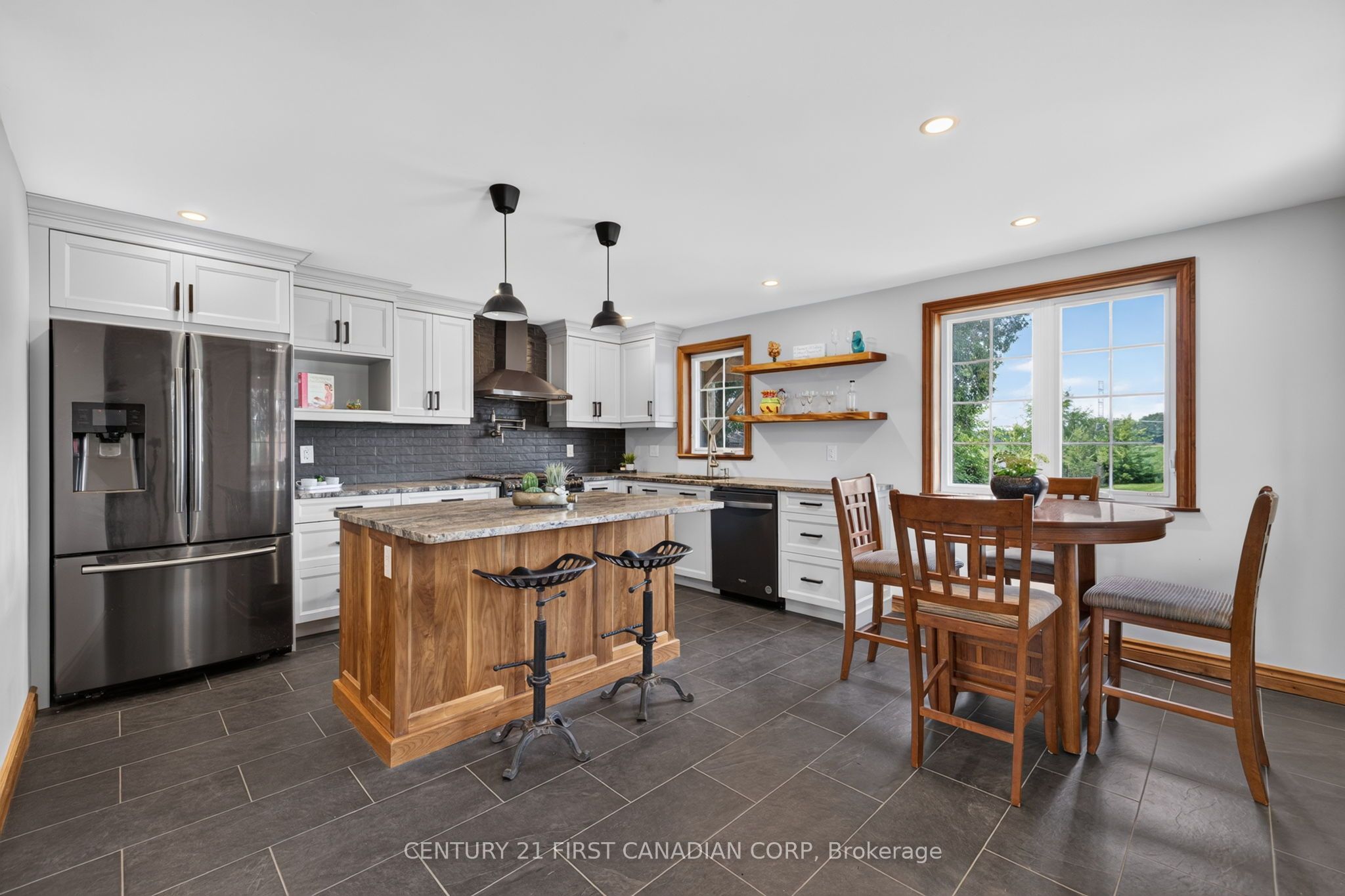 6196 Falconbridge Drive, Southwest Middlesex, ON N0L 1A0 photo 5