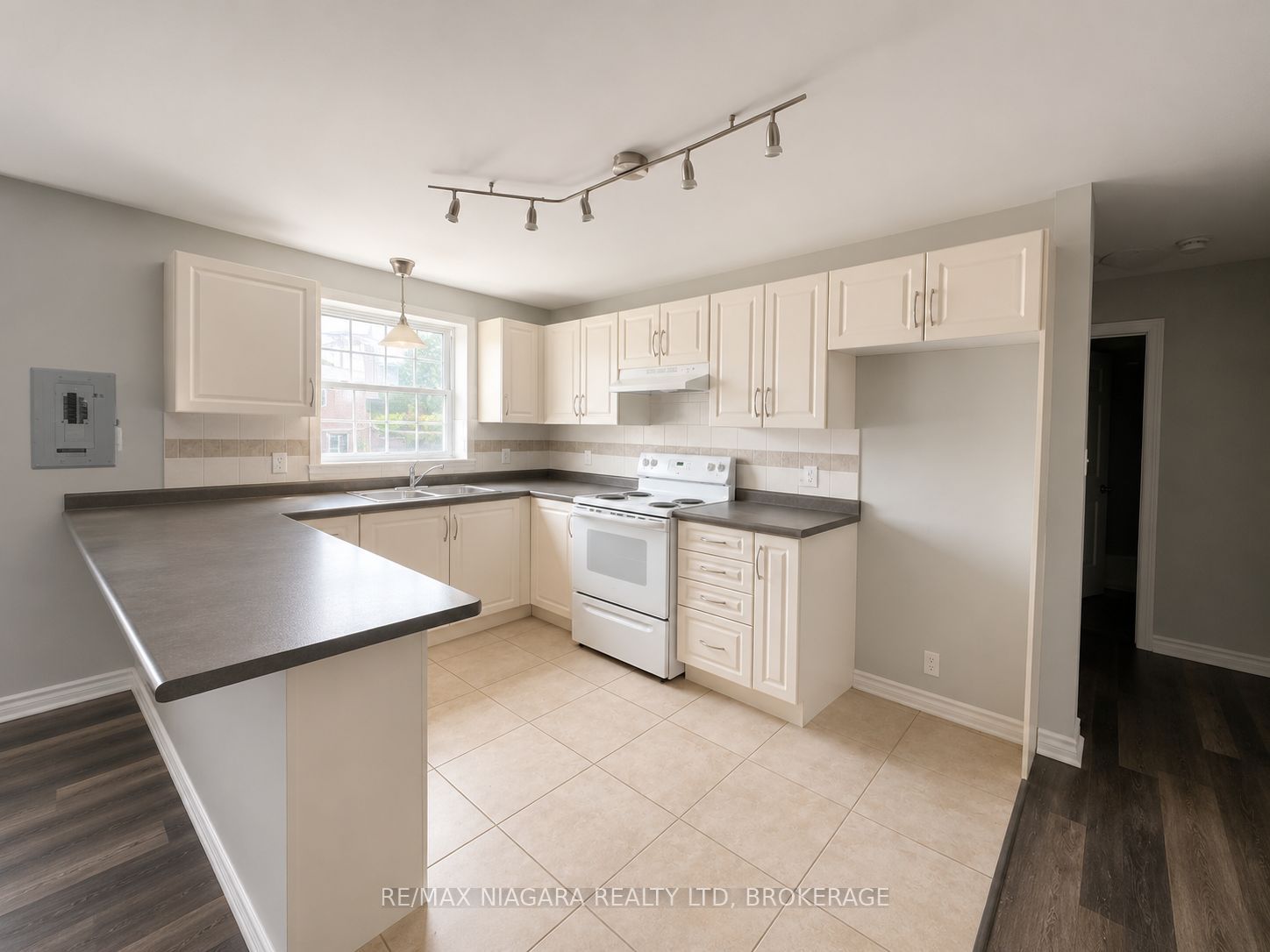 143 Westchester Crescent 6, St. Catharines, ON L2P 2N8 photo 4