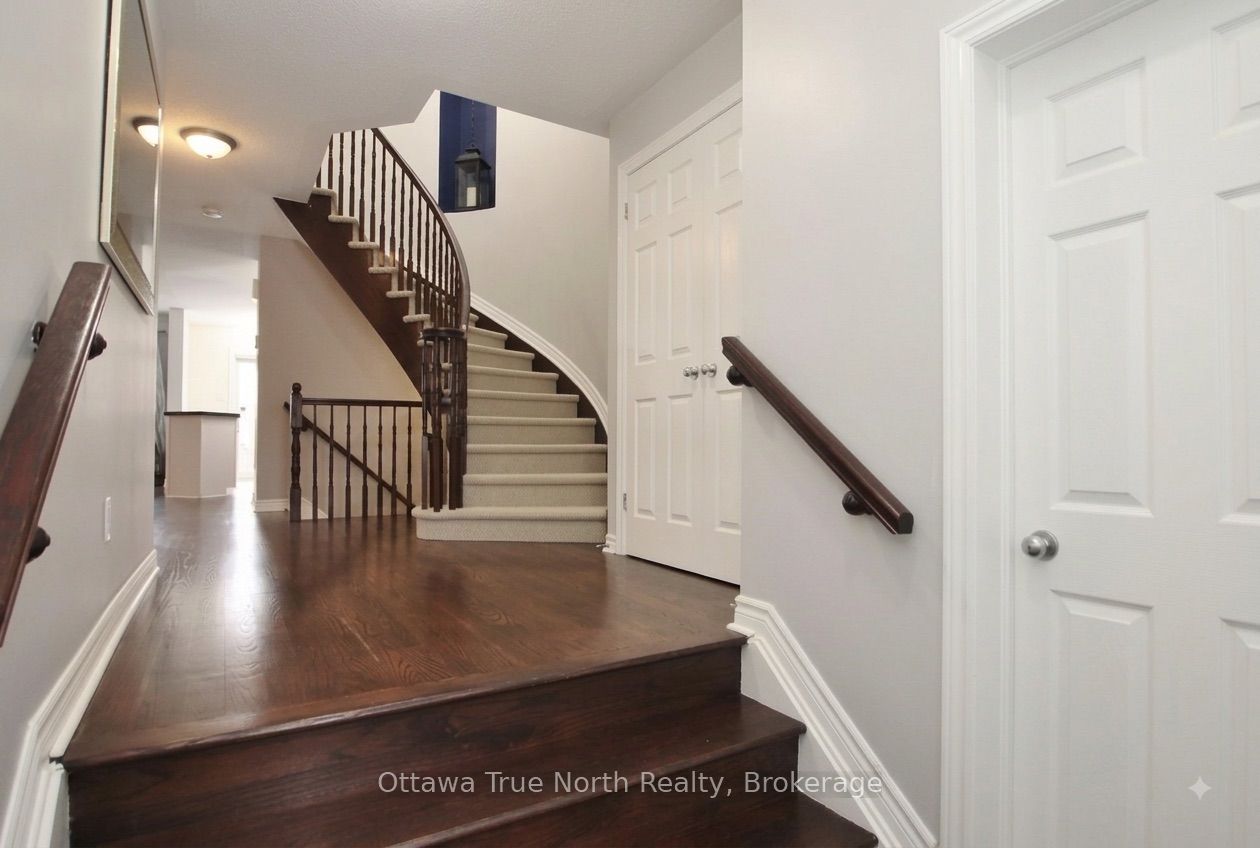 601 Malkowski Street, Kanata, ON K2K 0B4 photo 2