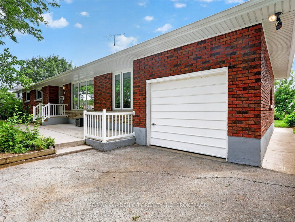 8 Champa Drive, St. Catharines, ON L2M 3K2 photo 2