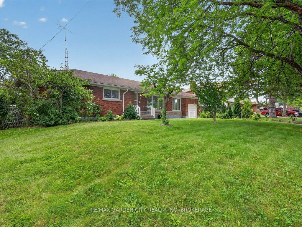 8 Champa Drive, St. Catharines, ON L2M 3K2 photo 3