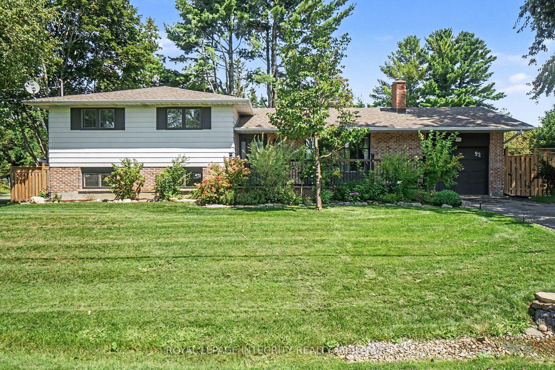 92 Lennox Street S, Stittsville - Munster - Richmond, ON K0A 2Z0