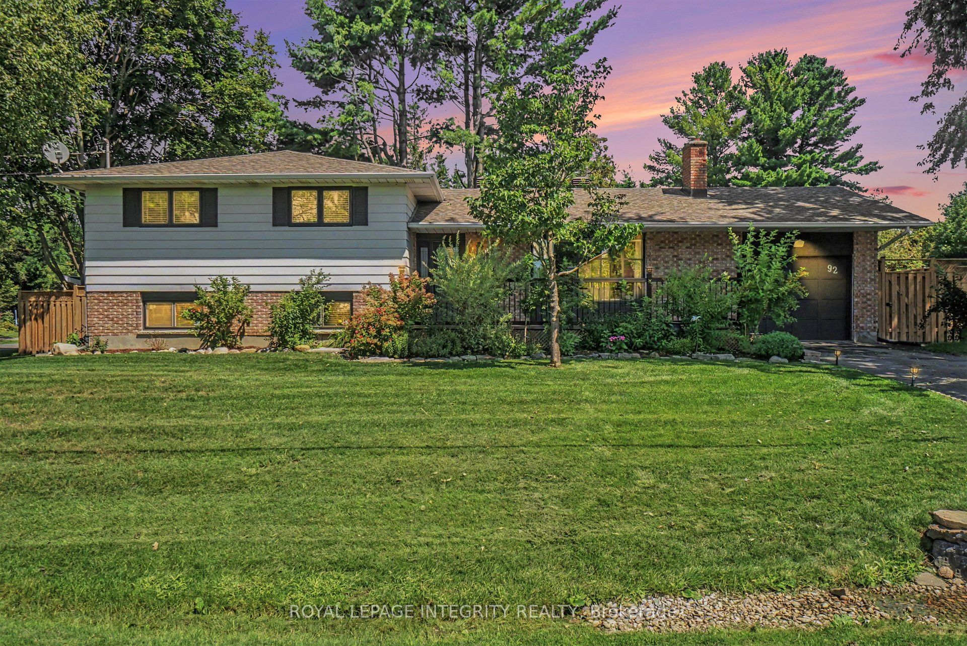92 Lennox Street S, Stittsville - Munster - Richmond, ON K0A 2Z0 photo 2