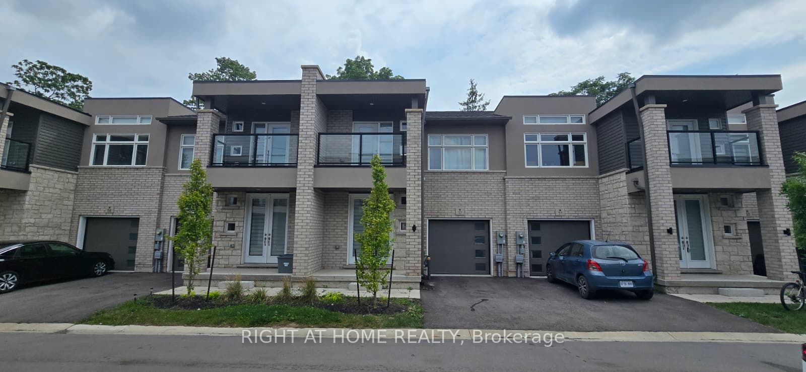 5672 Dorchester Road 52, Niagara Falls, ON L2G 4Y8