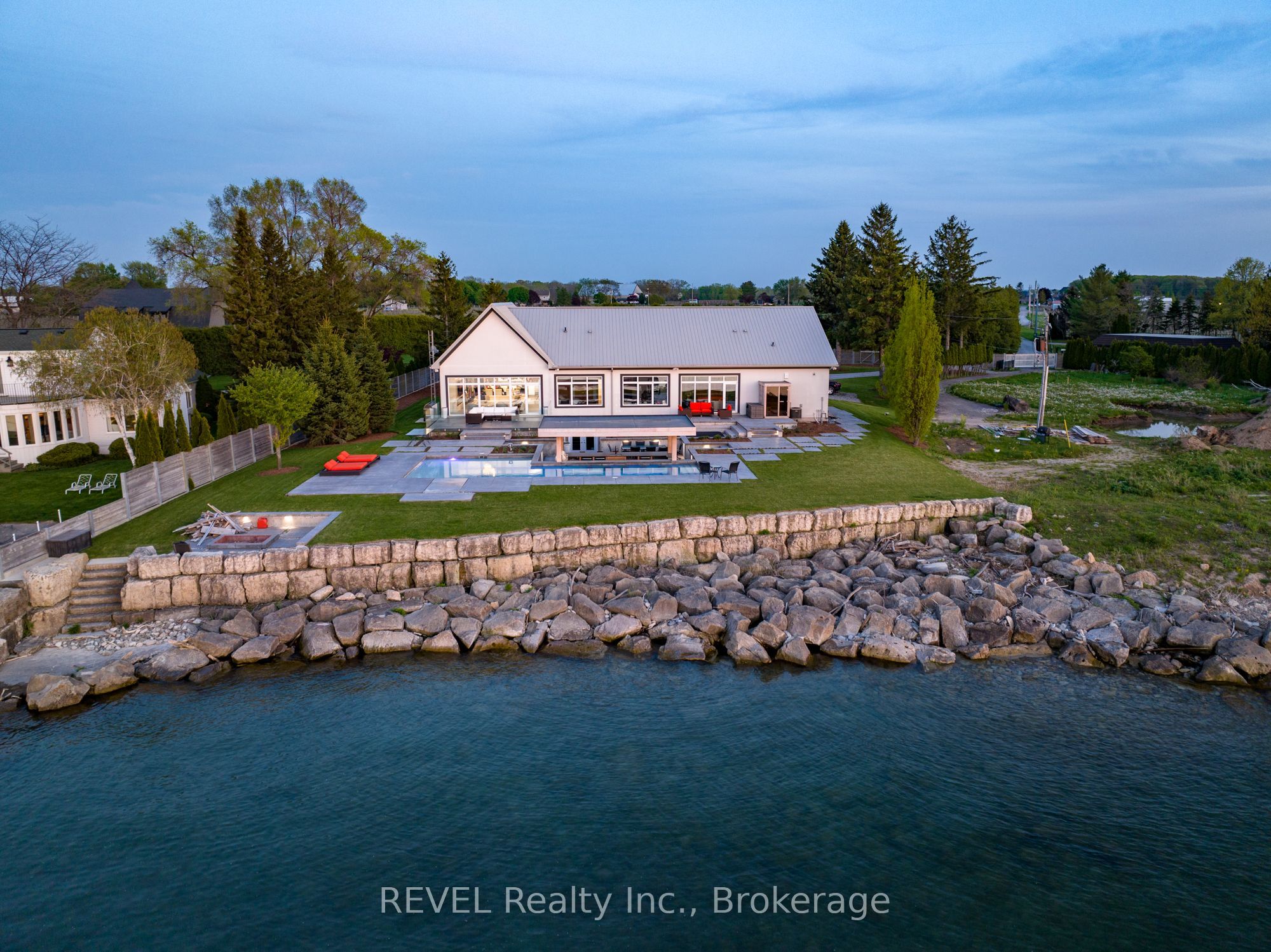 4 FIRELANE 4B, Niagara-on-the-Lake, ON L0S 1J0 photo 2