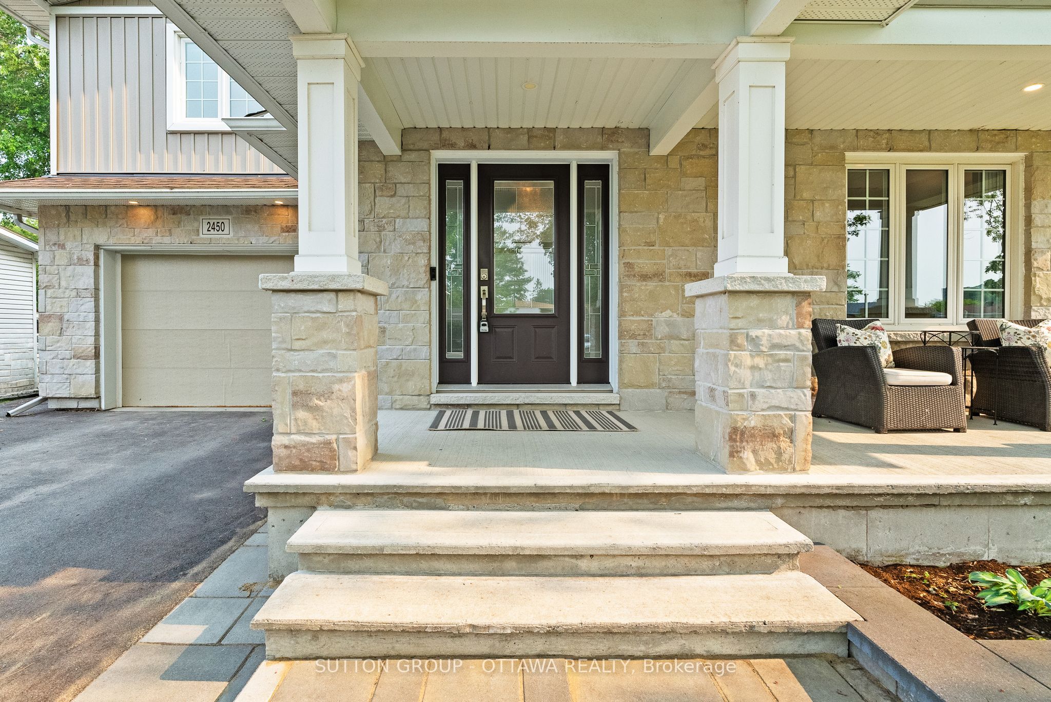 2450 Blackstone Crescent, Elmvale Acres and Area, ON K1B 4H2 photo 2