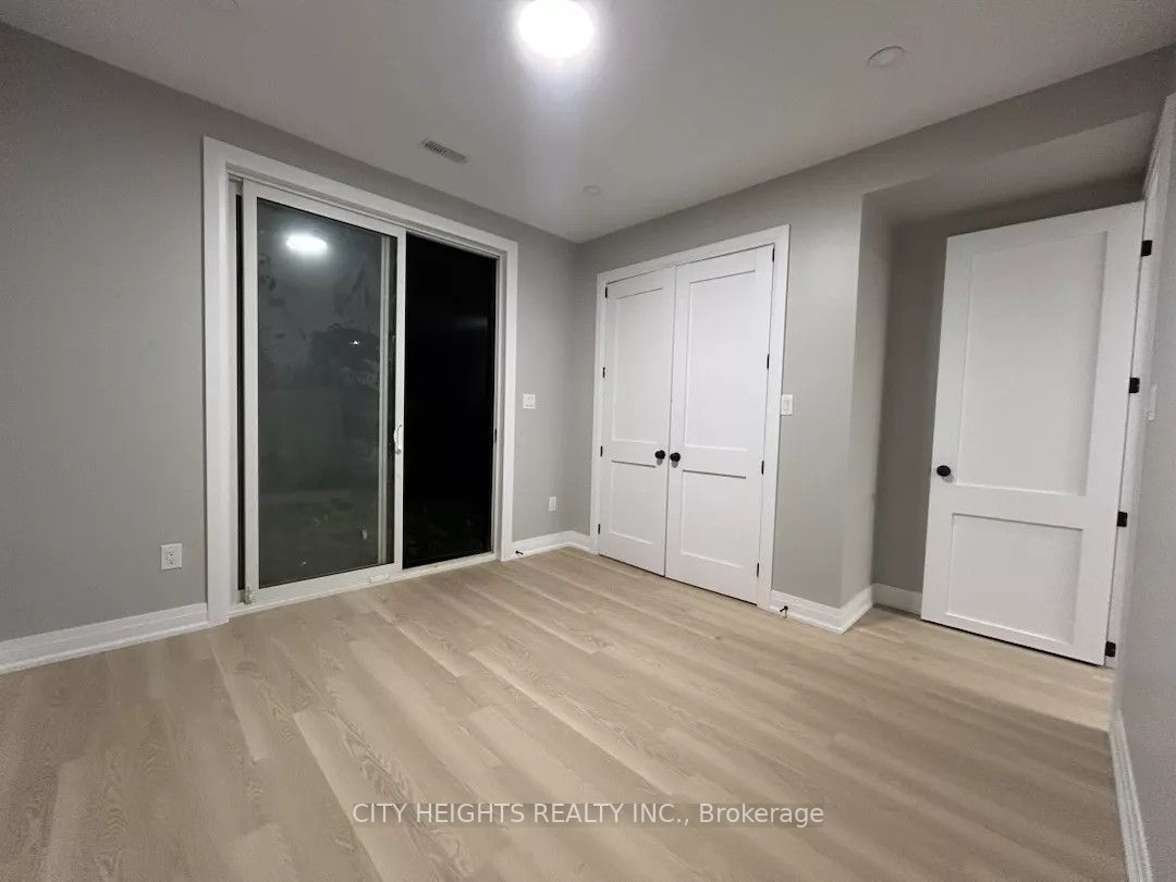 10 Robins Avenue 1, Hamilton, ON L8H 4M7
