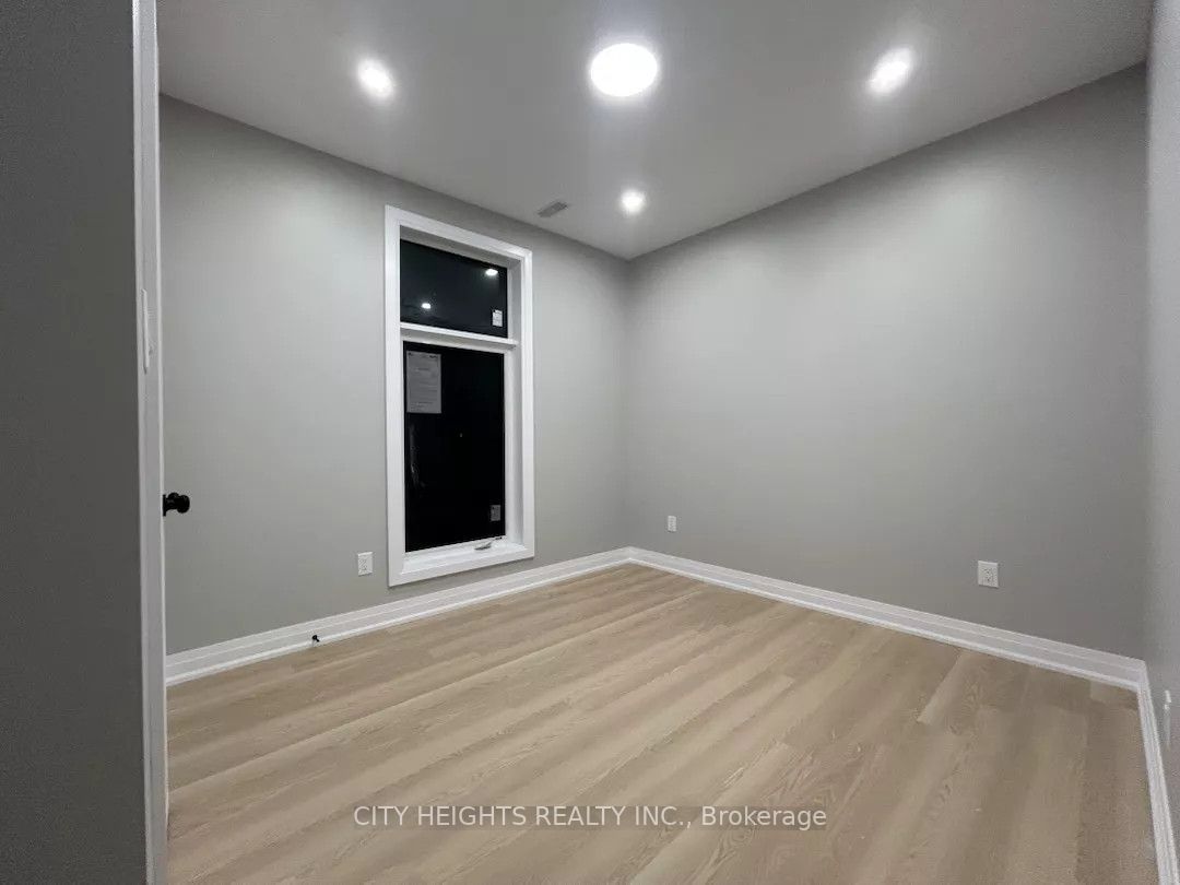 10 Robins Avenue 1, Hamilton, ON L8H 4M7 photo 3