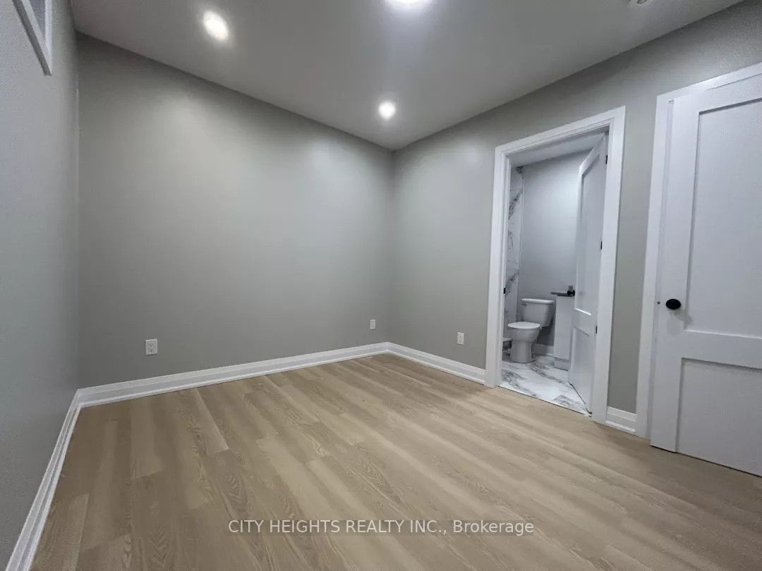 10 Robins Avenue 2, Hamilton, ON L8H 4M7 photo 5