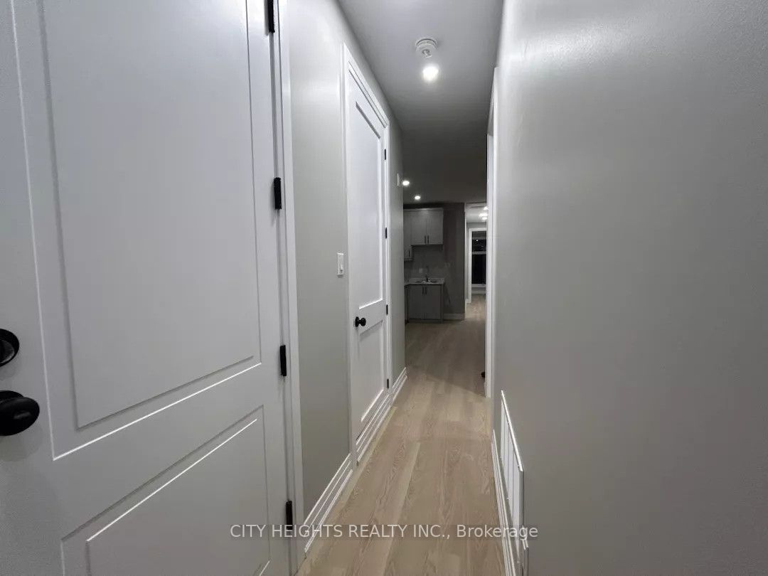 10 Robins Avenue 3, Hamilton, ON L8H 4M7 photo 2