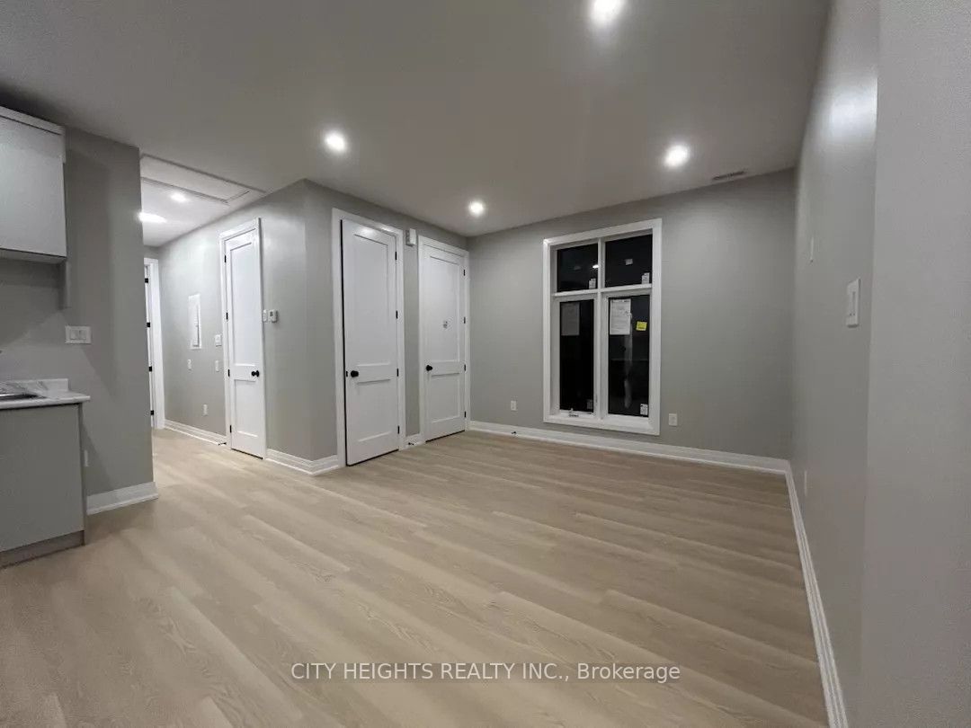 10 Robins Avenue 3, Hamilton, ON L8H 4M7 photo 5