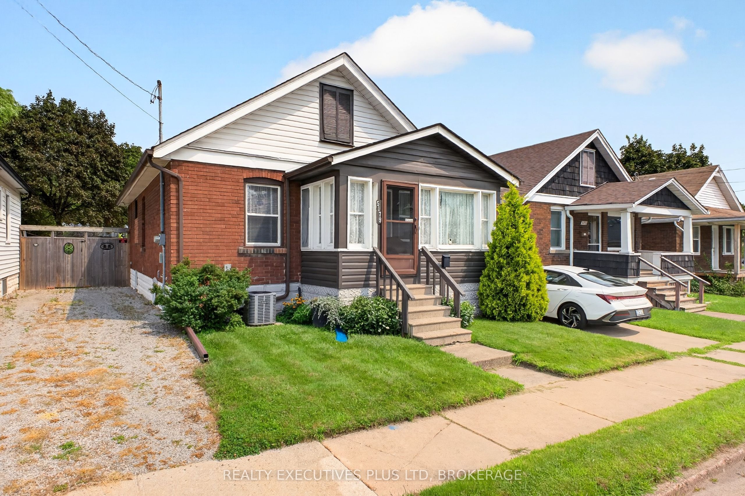 5179 HURON Street, Niagara Falls, ON L2E 2K2 photo 2