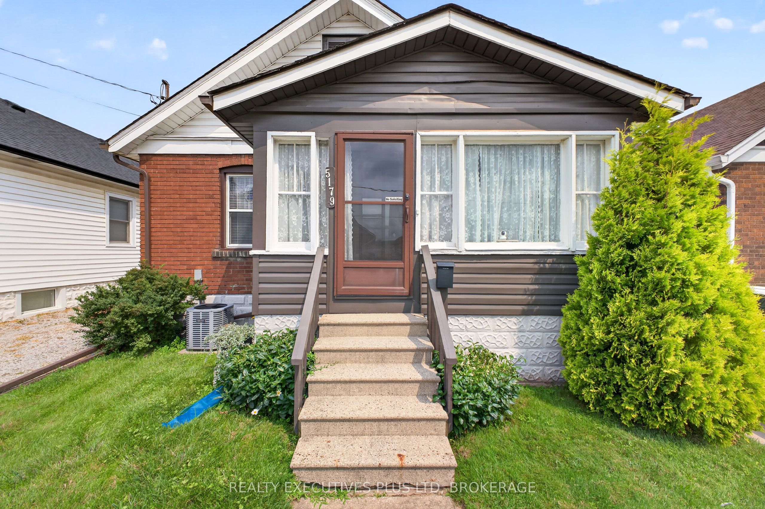 5179 HURON Street, Niagara Falls, ON L2E 2K2 photo 3