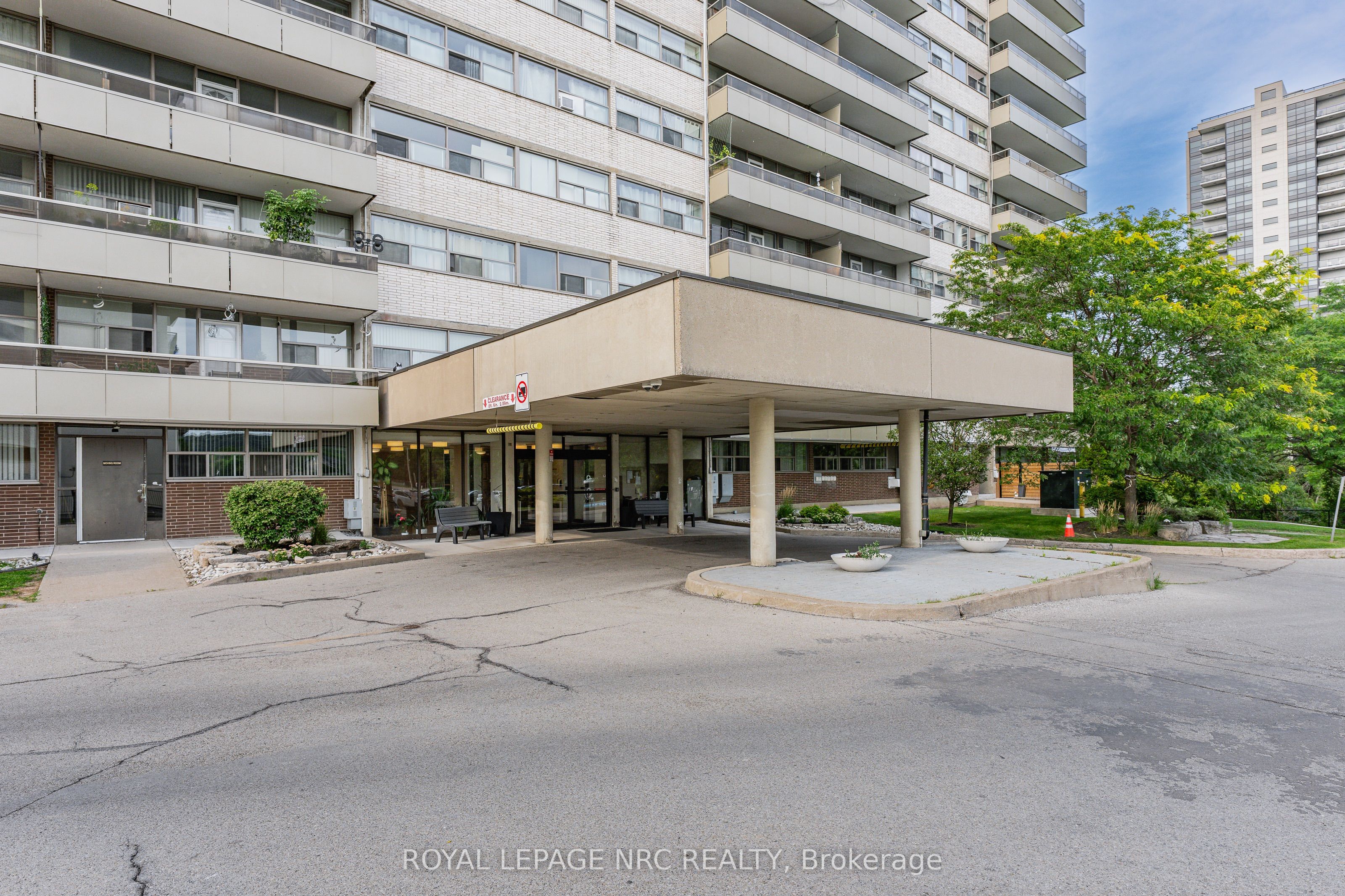 215 Glenridge Avenue 1510, St. Catharines, ON L2T 3J7 photo 3
