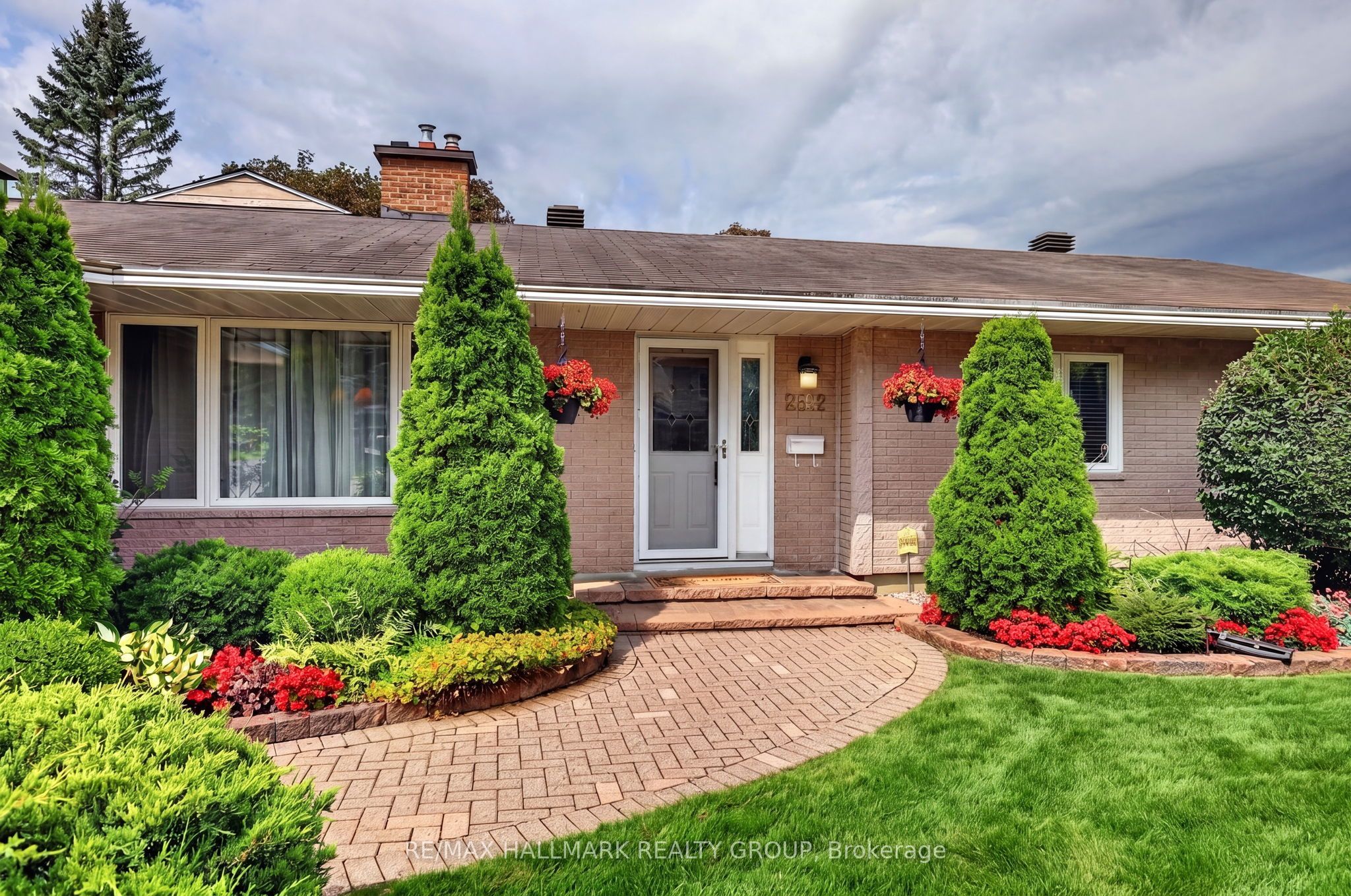 2692 Colman Street, Billings Bridge - Riverside Park and Area, ON K1V 8J9 photo 2