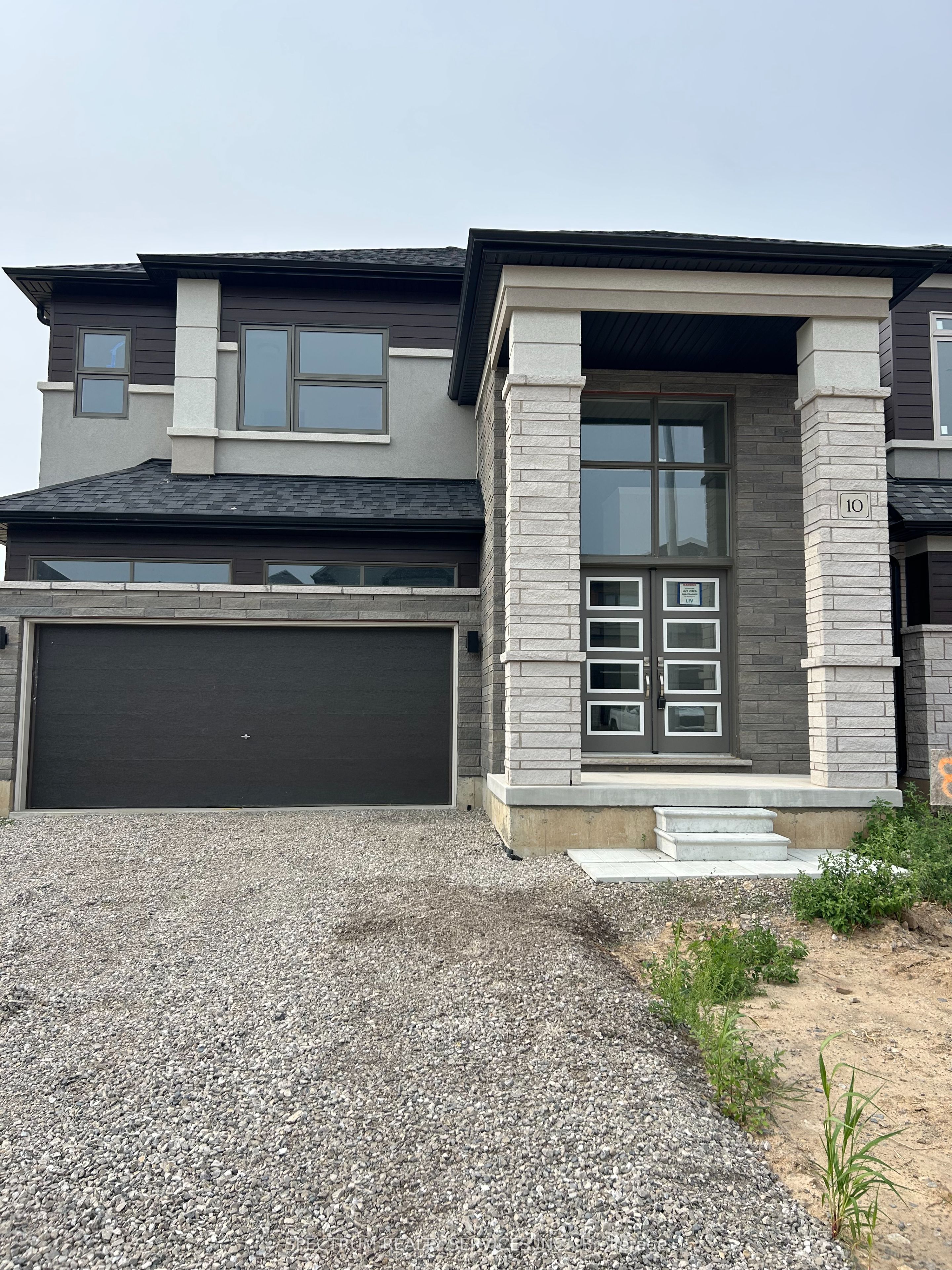 10 Arding Circle, Brantford, ON N3L 0P6