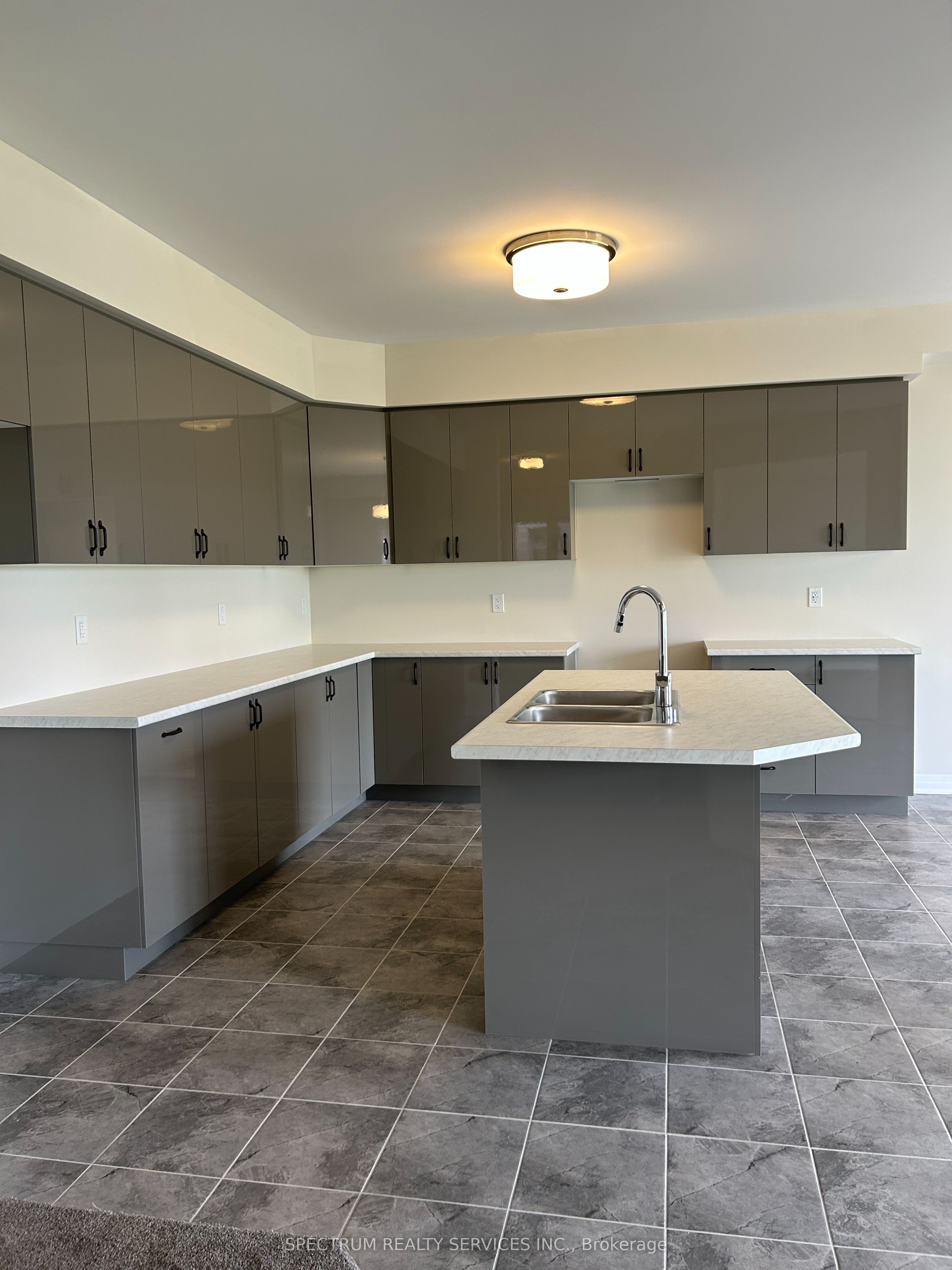 10 Arding Circle, Brantford, ON N3L 0P6 photo 2