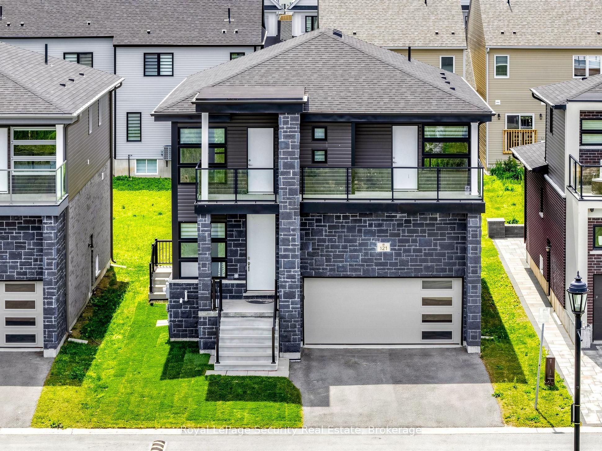 121 Sebastian Street, Blue Mountains, ON N0H 1J0