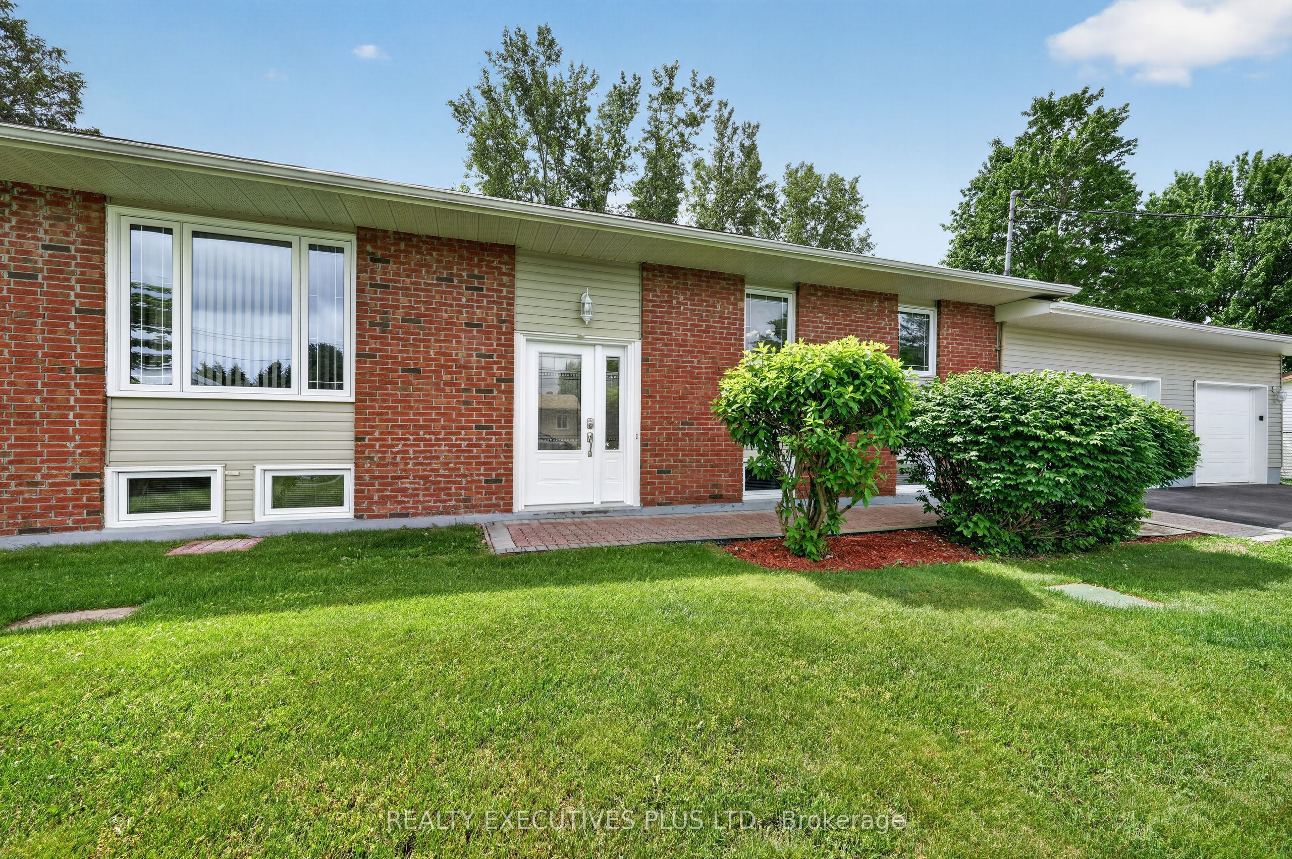 10 Potvin Street, Clarence-Rockland, ON K0A 1E0 photo 2