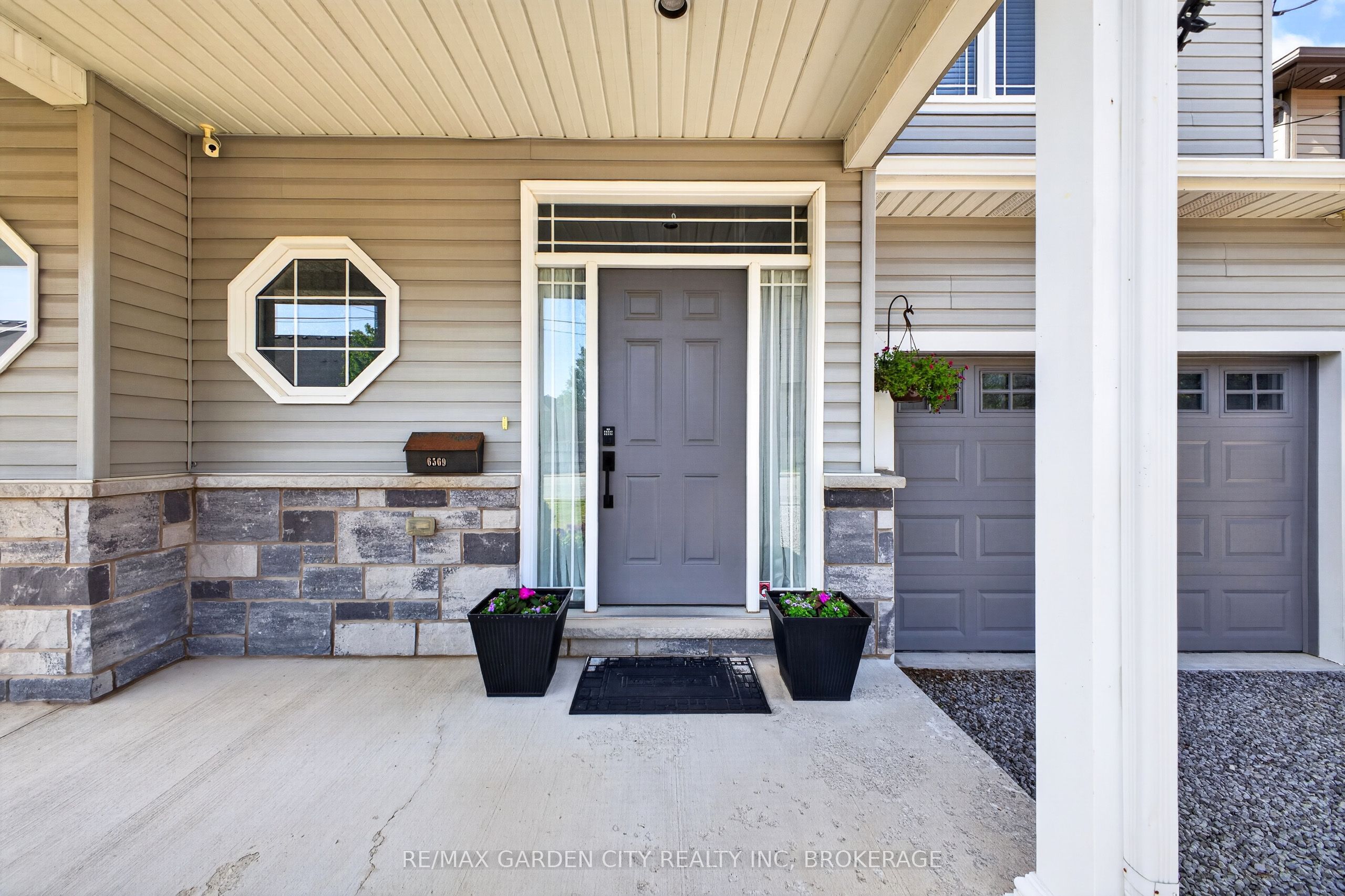 6569 Frederica Street, Niagara Falls, ON L2G 1E1 photo 2