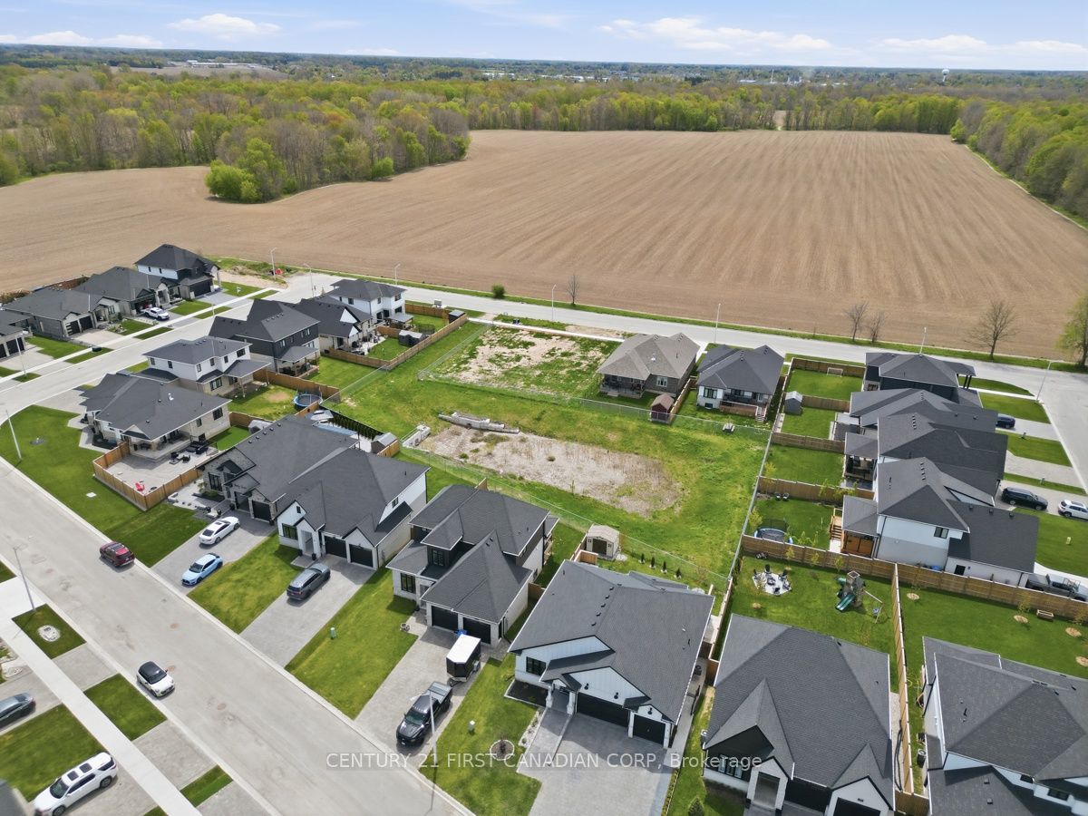 31 Briscoe Crescent, Strathroy-Caradoc, ON N6H 0G3 photo 2