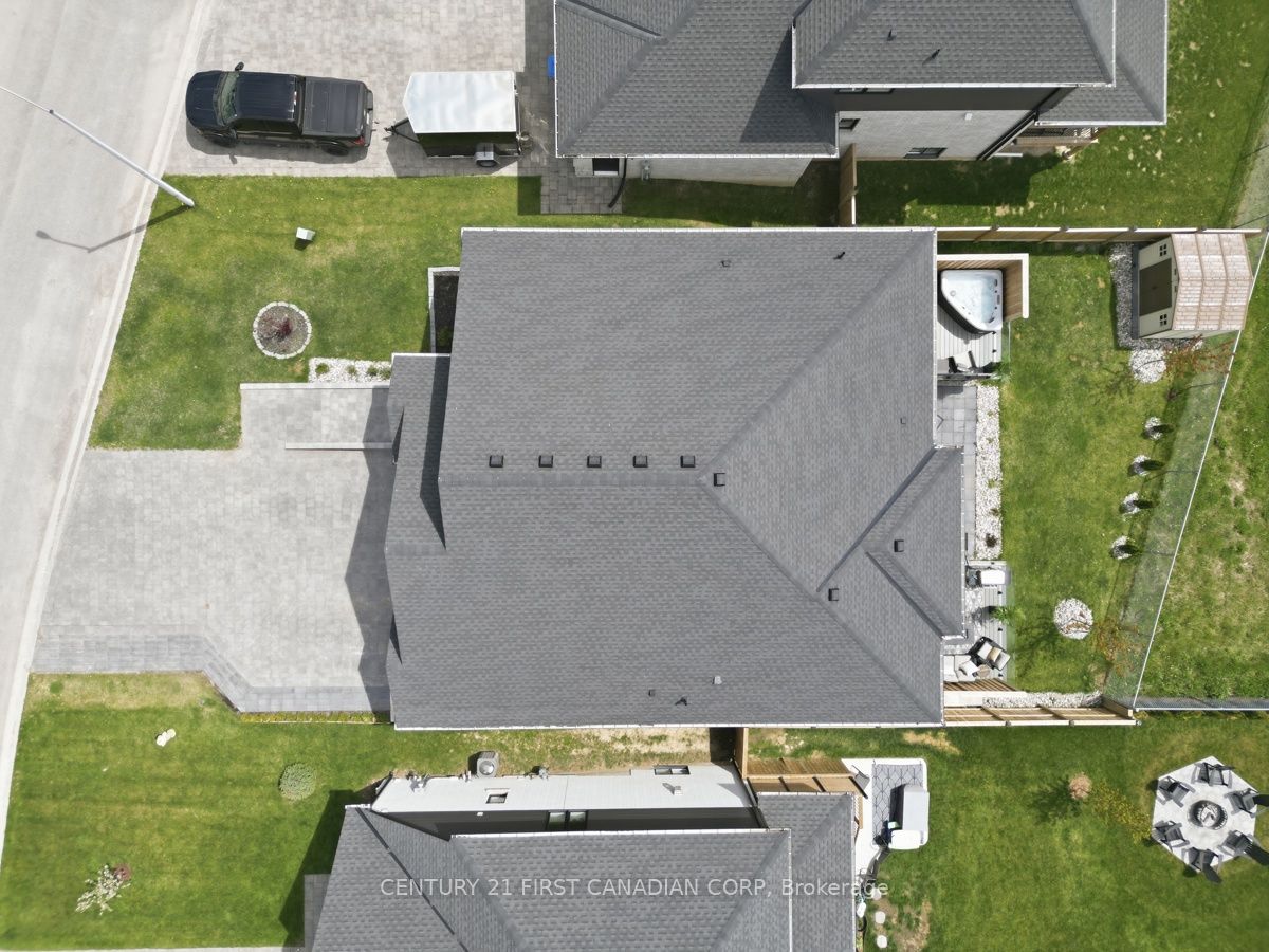31 Briscoe Crescent, Strathroy-Caradoc, ON N6H 0G3 photo 3
