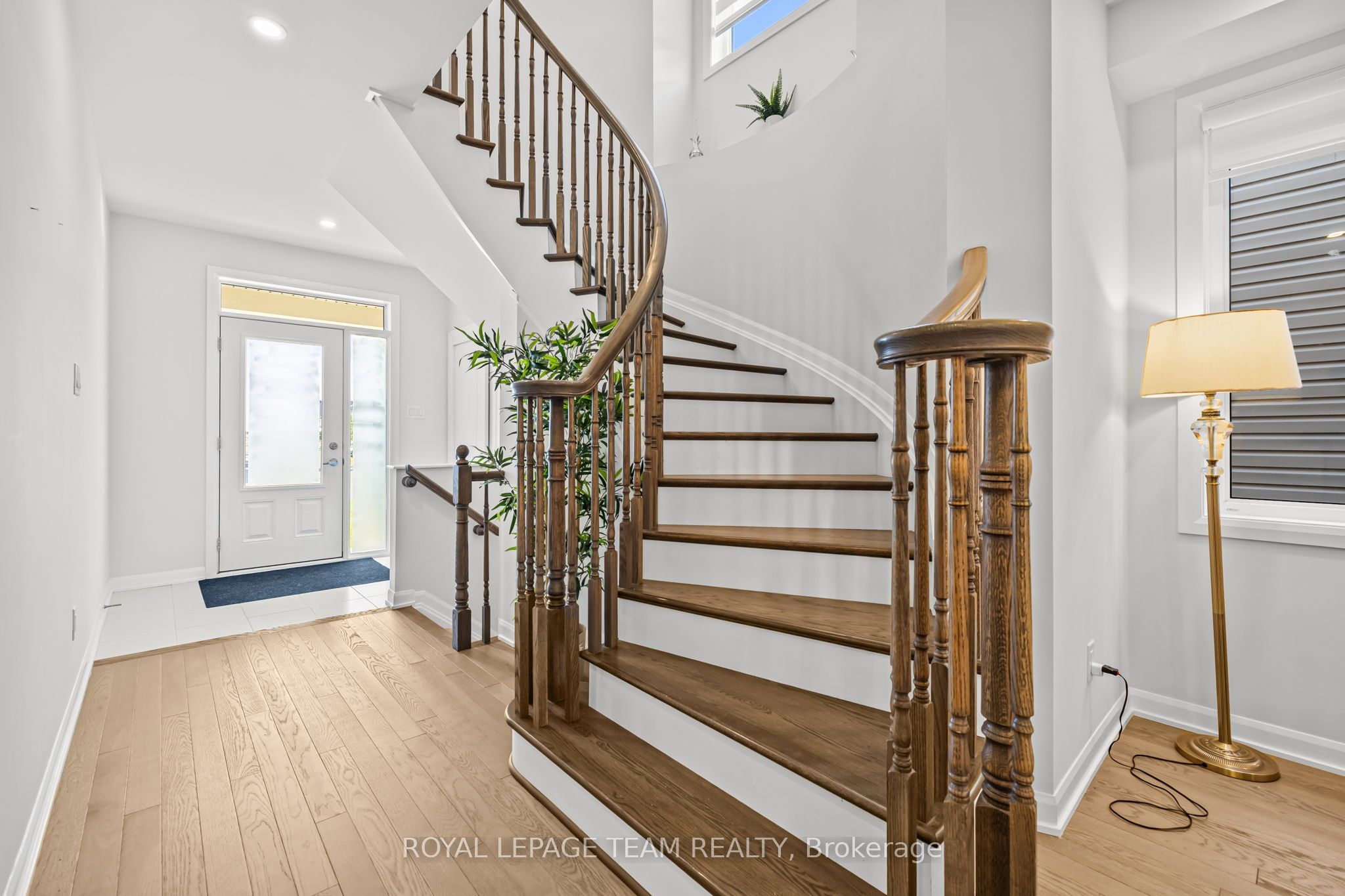 70 Ralph Erfle Way, Barrhaven, ON K2J 6V5 photo 3