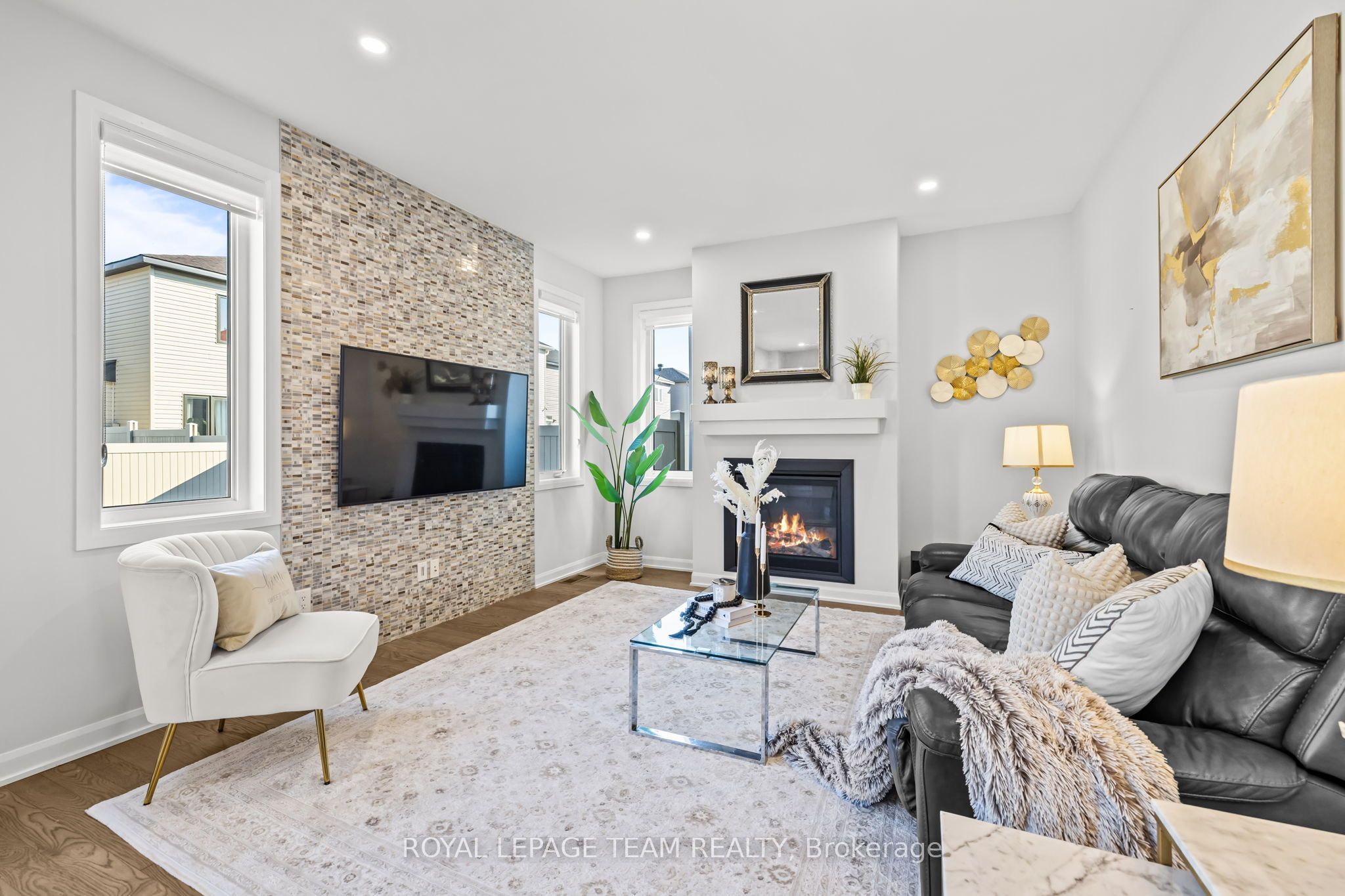 70 Ralph Erfle Way, Barrhaven, ON K2J 6V5 photo 4