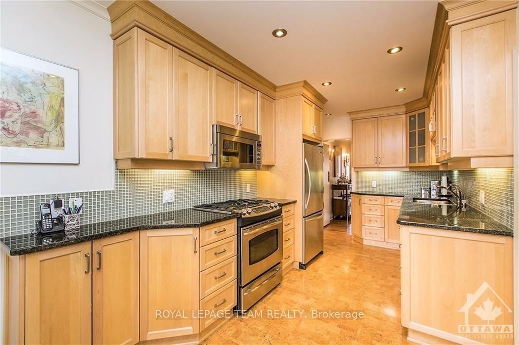 522 PICCADILLY Avenue, Tunneys Pasture and Ottawa West, ON K1Y 0H8 photo 2
