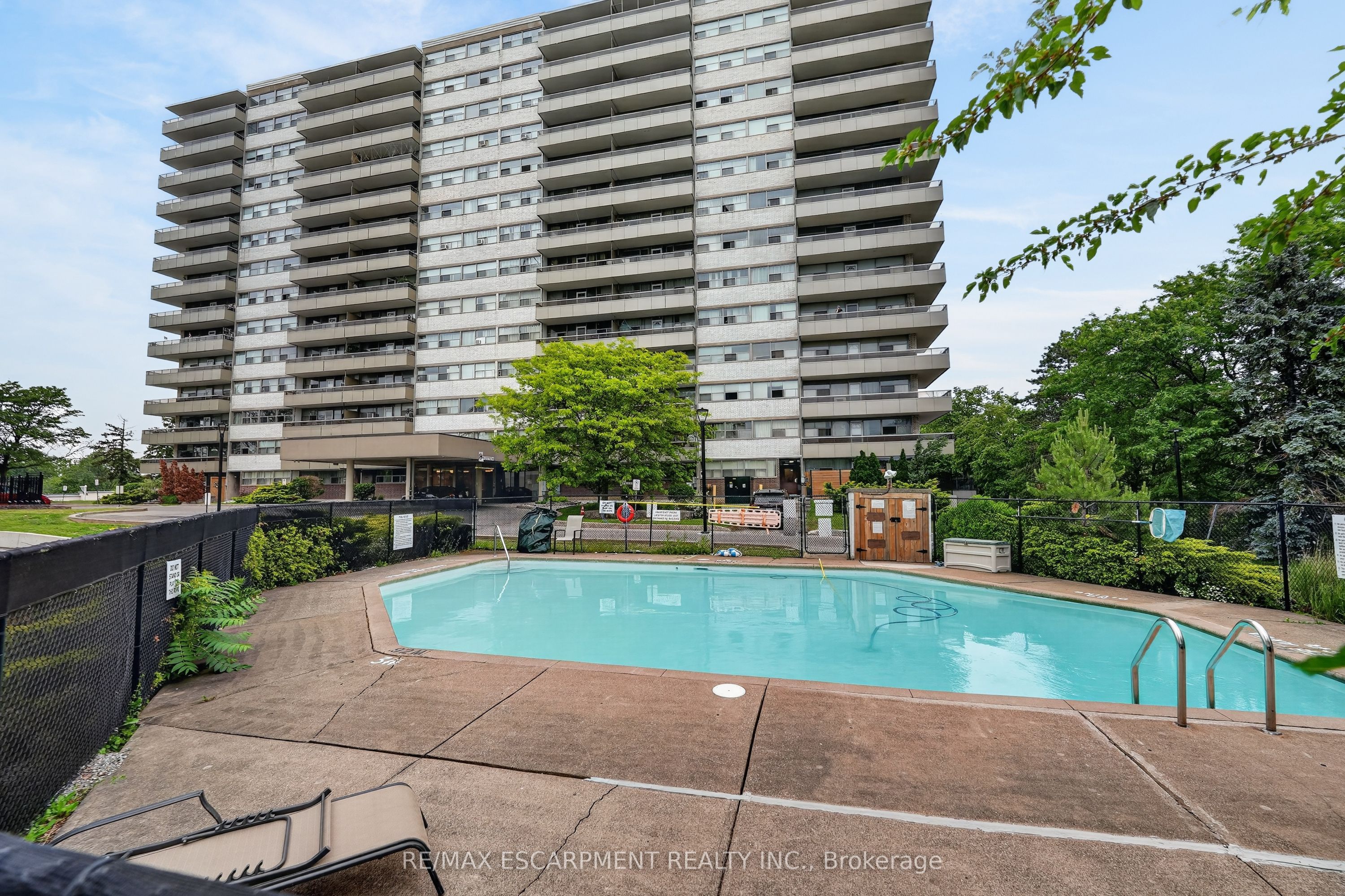 215 Glenridge Avenue 1201, St. Catharines, ON L2T 3J7 photo 2