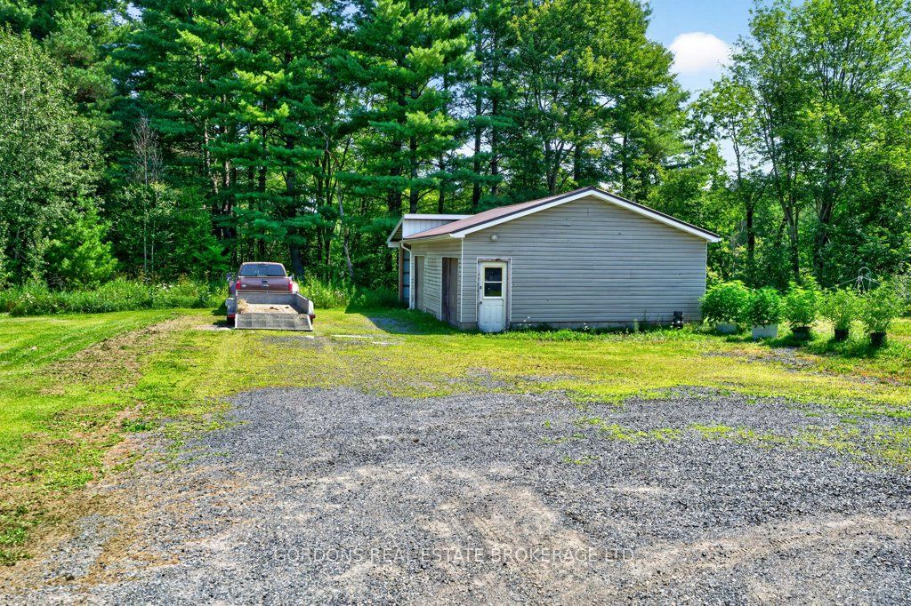 11703 Highway 41, Addington Highlands, ON K0H 1Z0 photo 5