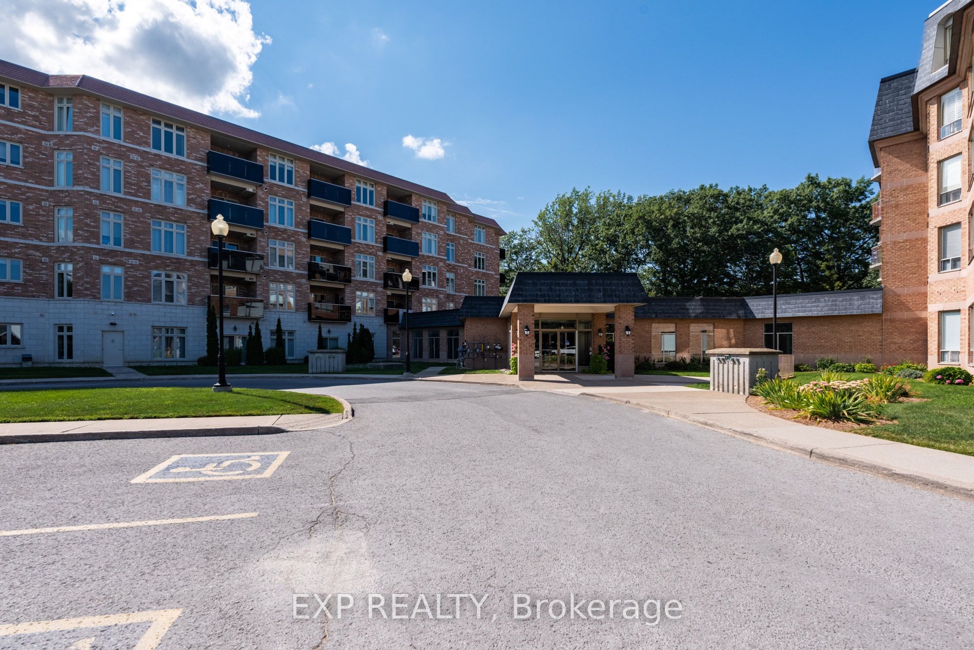 8111 Forest Glen Drive 227, Niagara Falls, ON L2H 2Y7