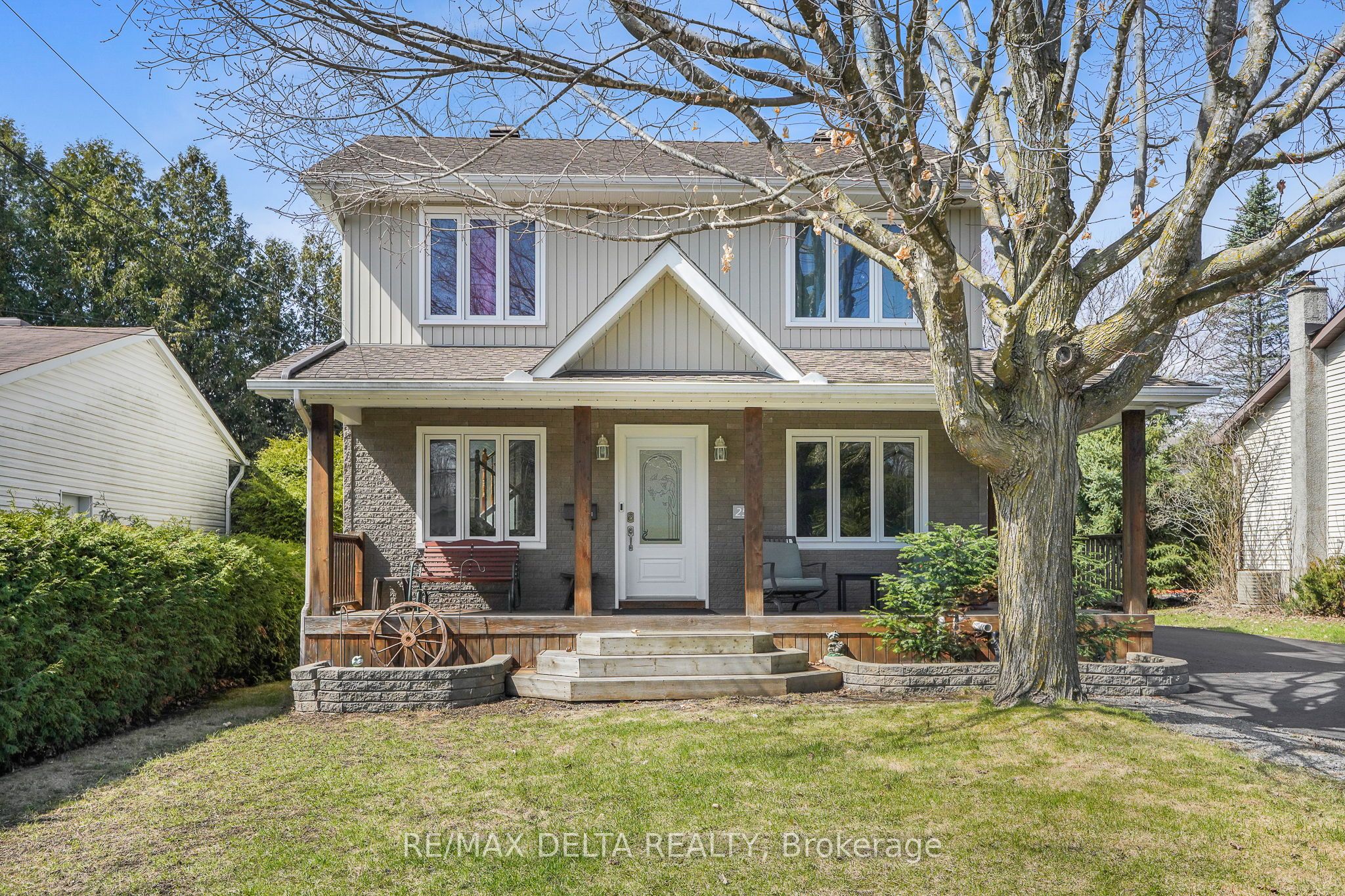 2567 Cleroux Crescent, Blackburn Hamlet, ON K1W 1B6 photo 2