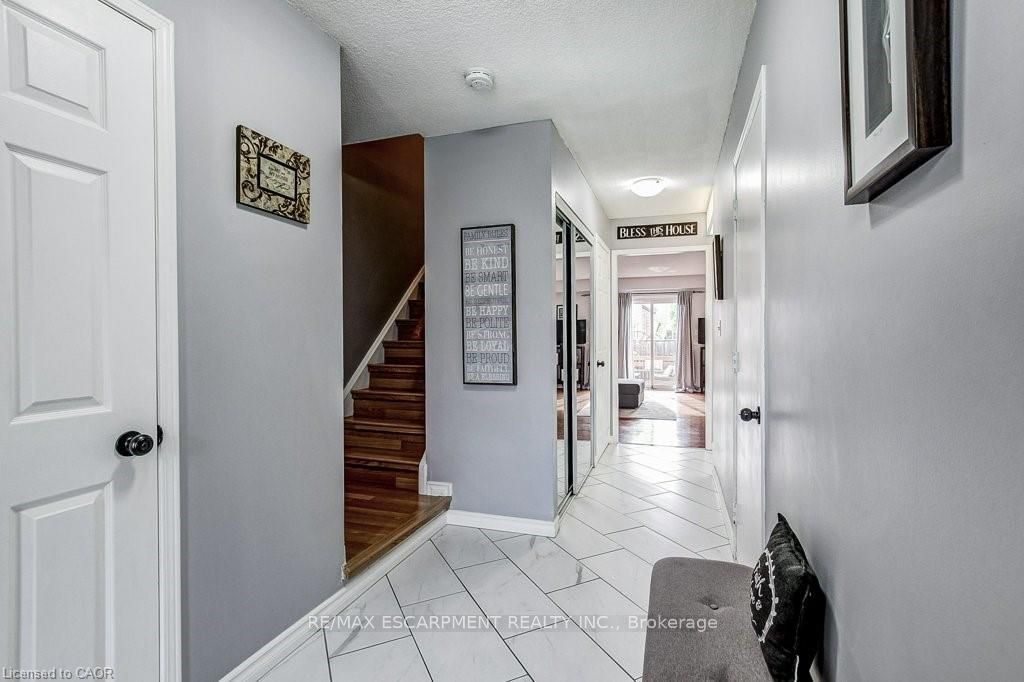 391 STONE CHURCH Road E 22, Hamilton, ON L9B 2H2 photo 5