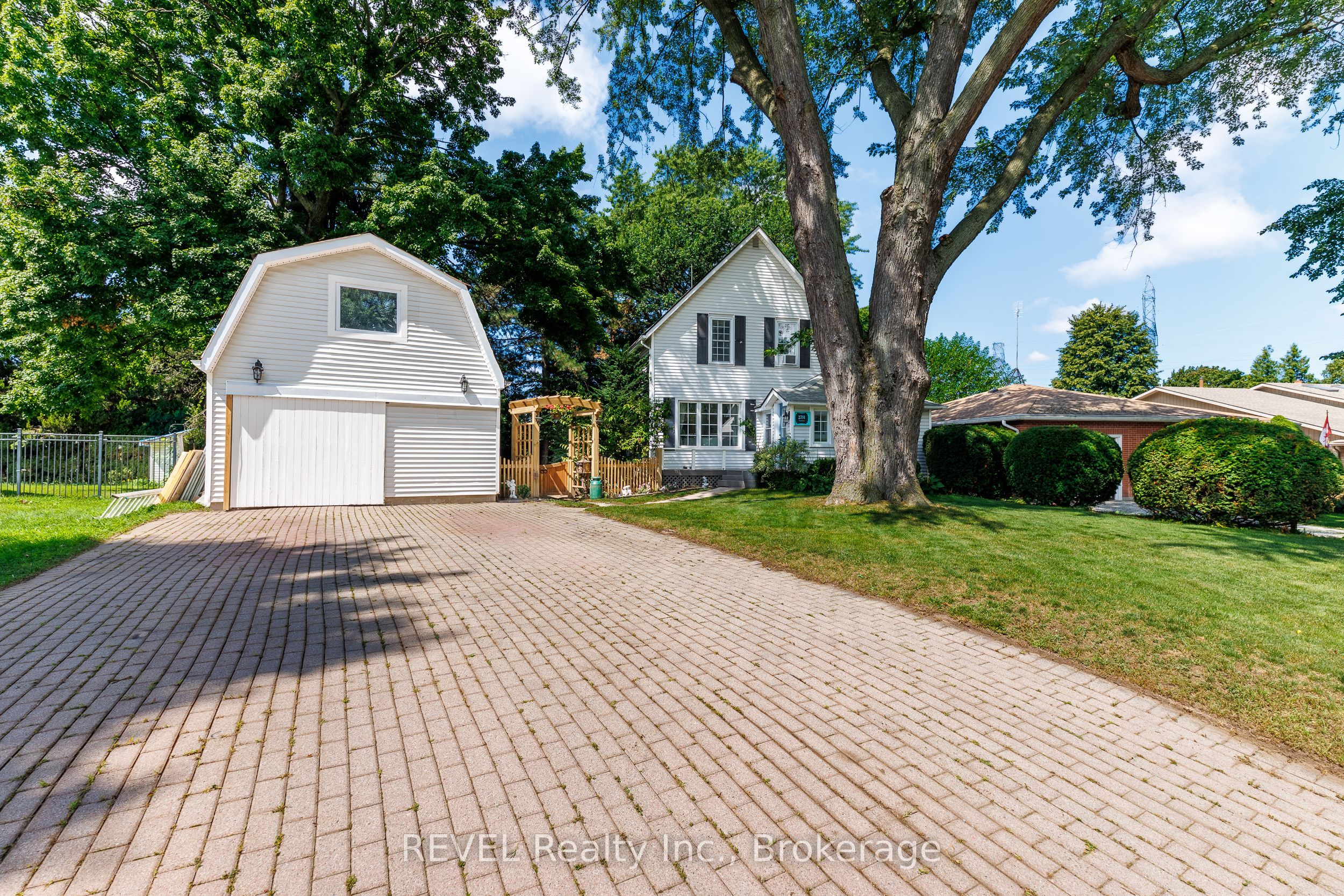 2791 NEPTUNE Crescent, Niagara Falls, ON L2J 3X4 photo 3